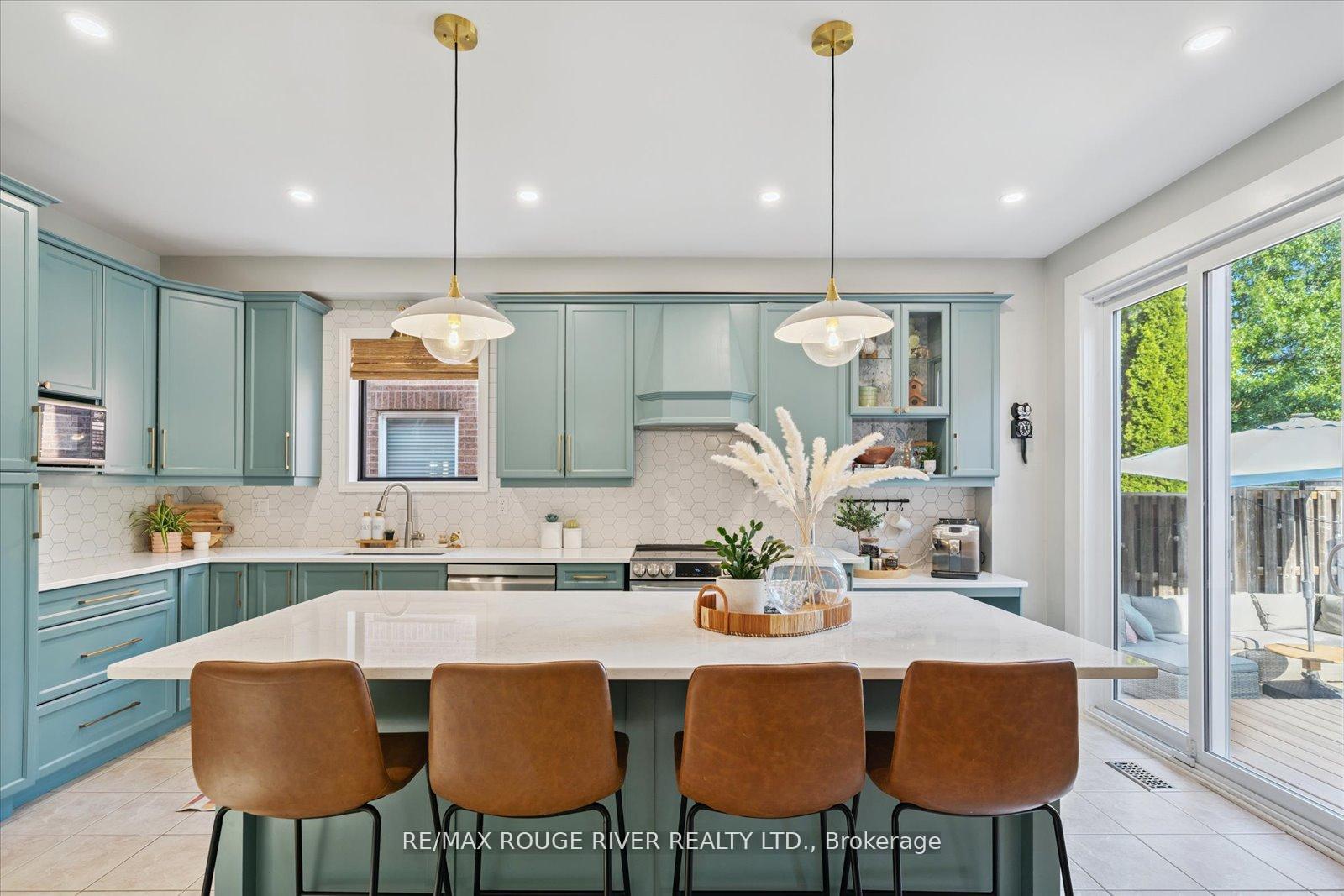 Photo 17 of 11 Helston Crescent, Whitby, Brooklin — HOMEH