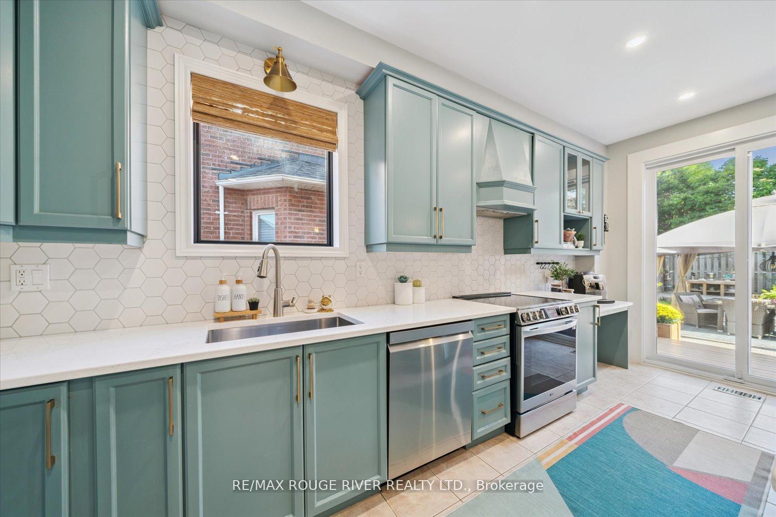 Photo 19 of 11 Helston Crescent, Whitby, Brooklin — HOMEH