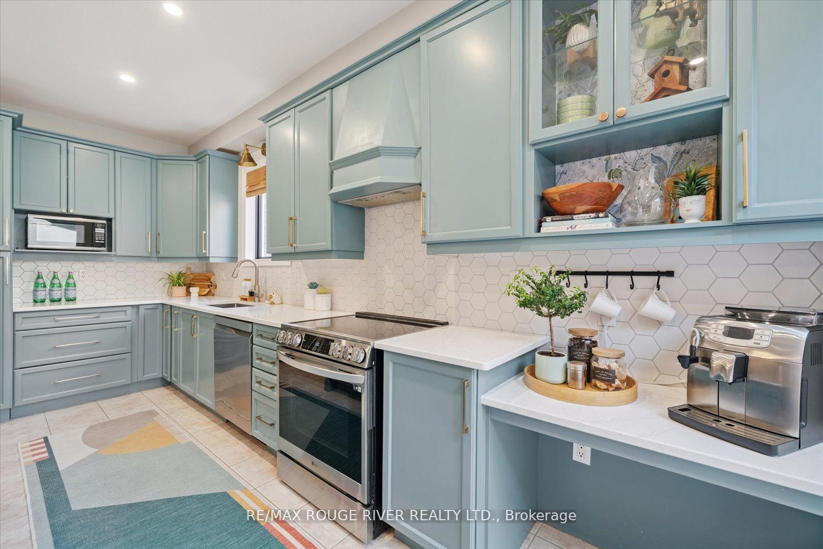 Photo 21 of 11 Helston Crescent, Whitby, Brooklin — HOMEH