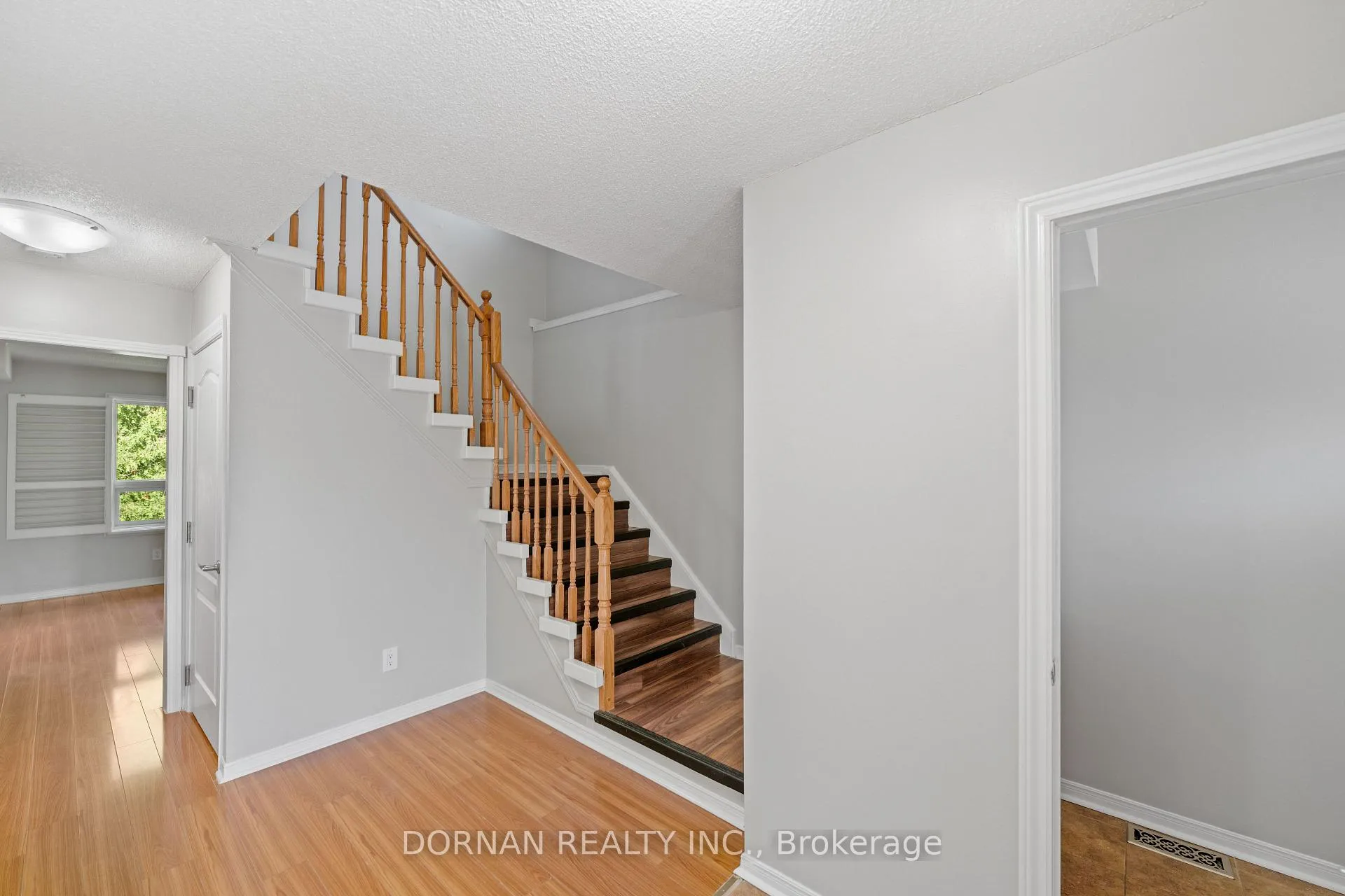 Photo 6 of 53 Lyndale Crescent, Clarington, Courtice — HOMEH