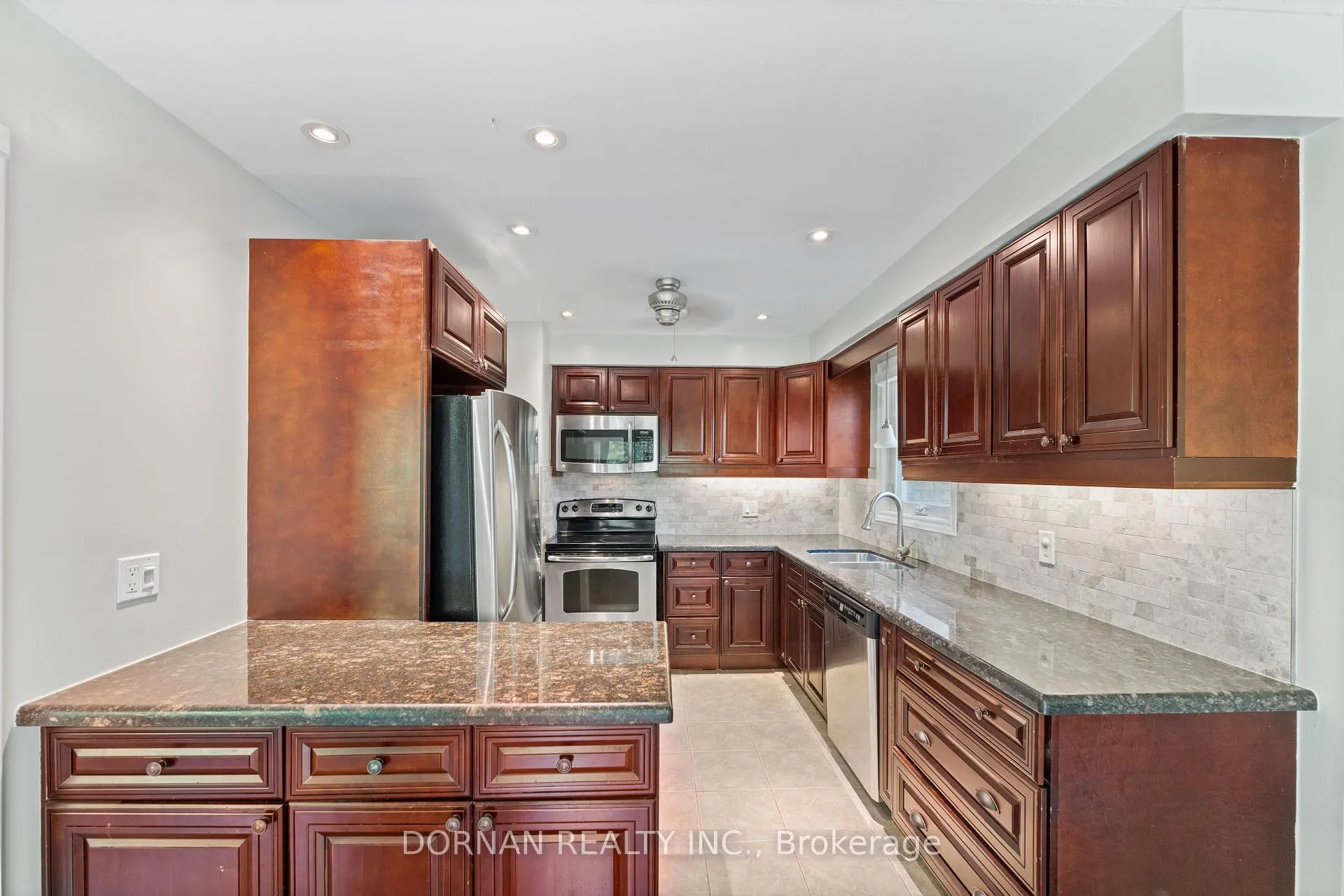 Photo 7 of 53 Lyndale Crescent, Clarington, Courtice — HOMEH