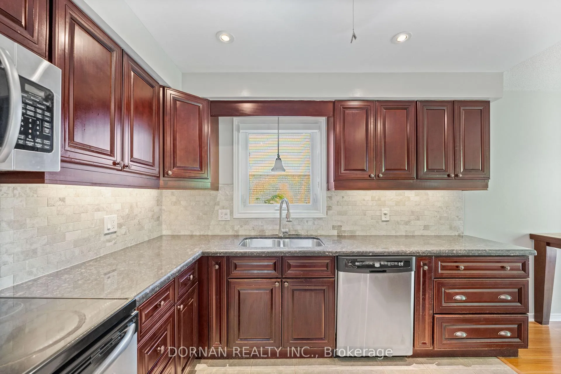 Photo 9 of 53 Lyndale Crescent, Clarington, Courtice — HOMEH