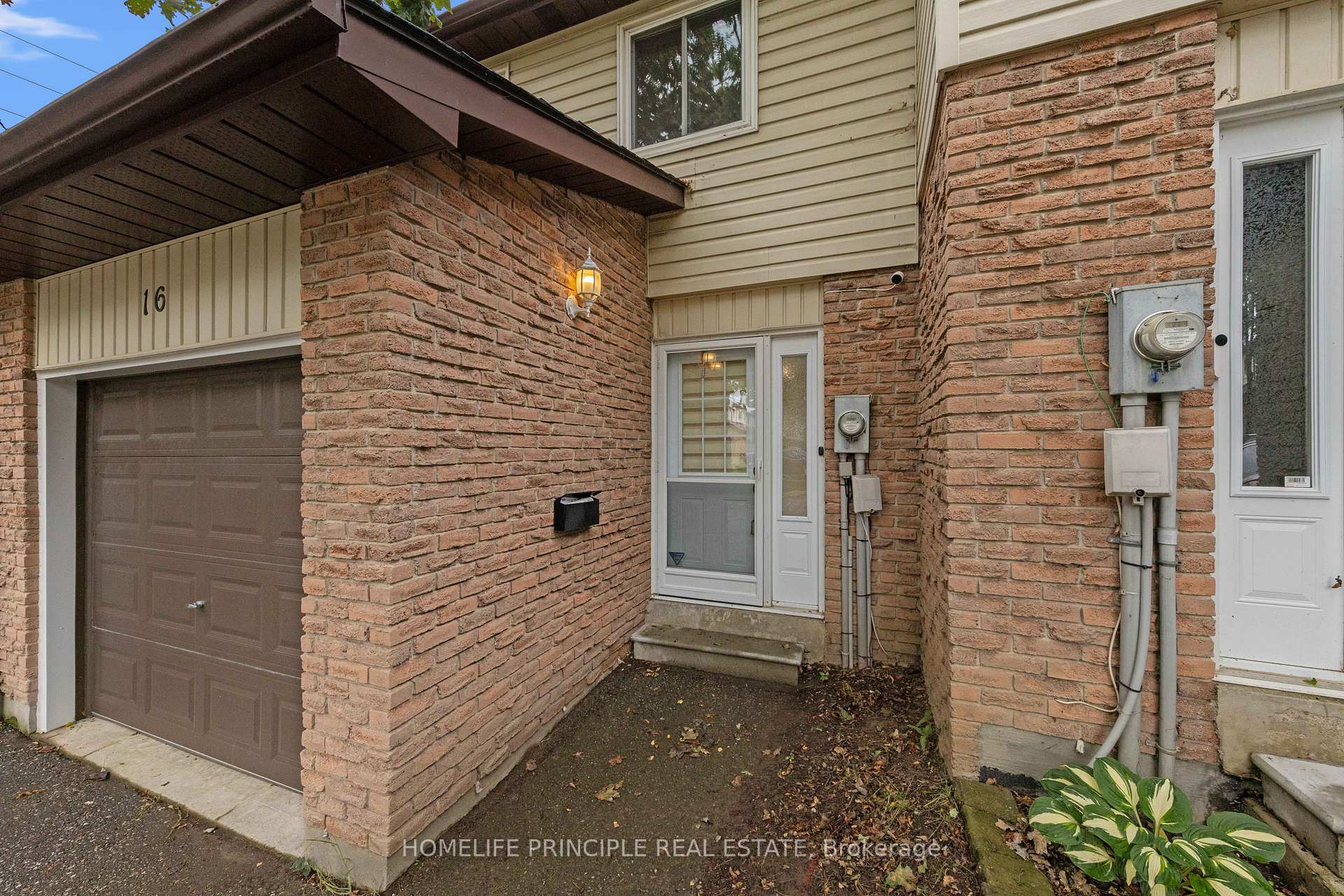 Photo 3 of Unit 16, 261 Rose Street, Barrie, Wellington — HOMEH