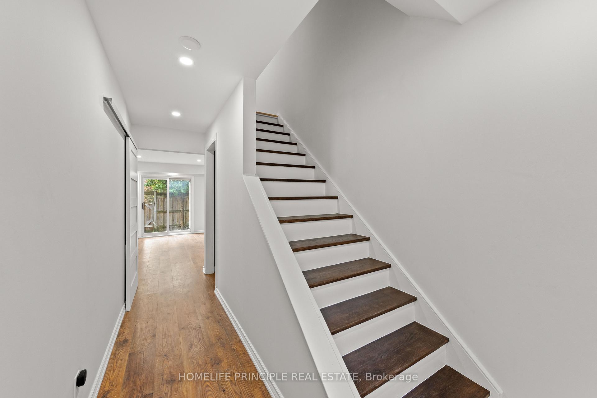 Photo 5 of Unit 16, 261 Rose Street, Barrie, Wellington — HOMEH