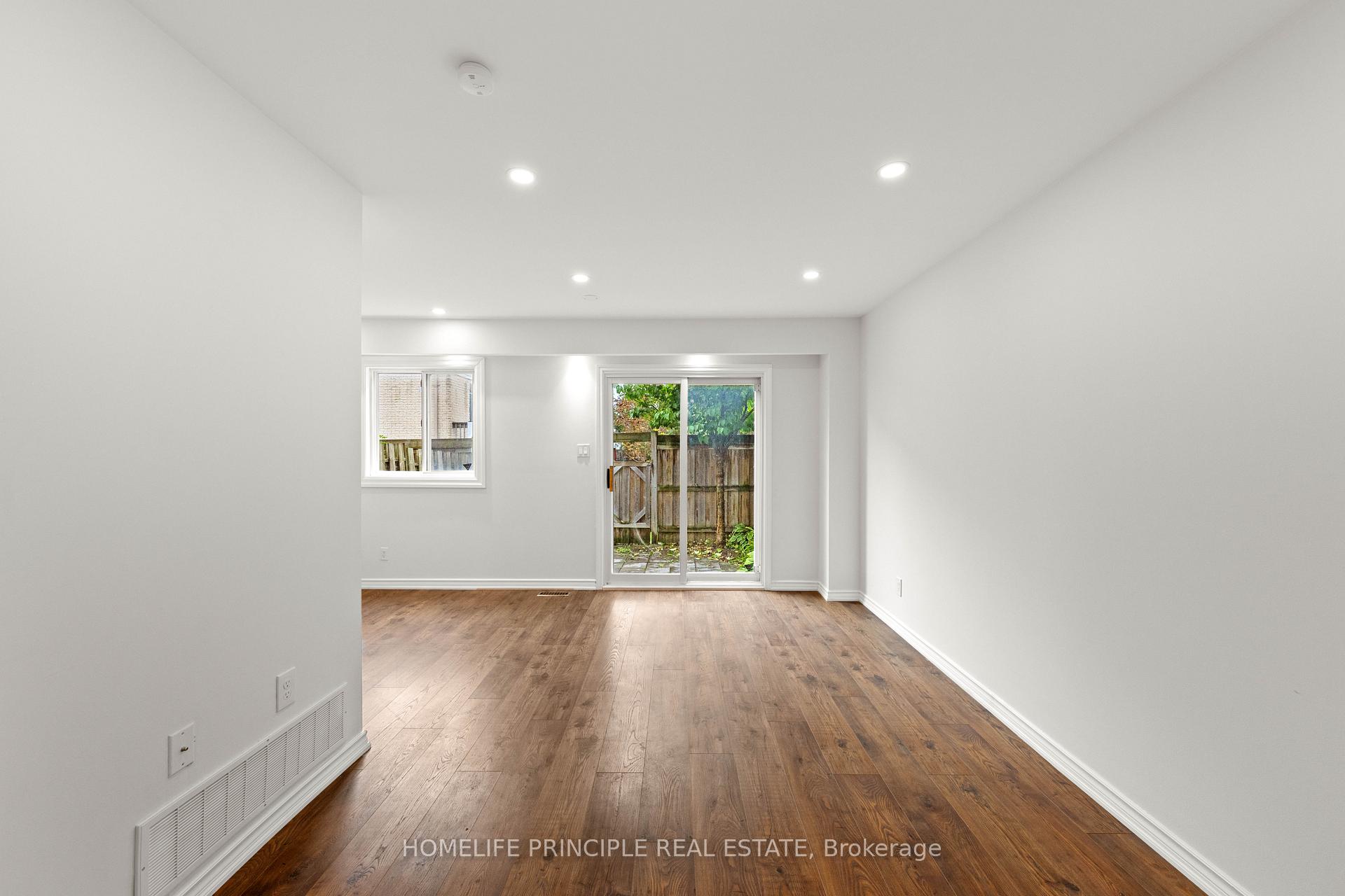 Photo 7 of Unit 16, 261 Rose Street, Barrie, Wellington — HOMEH