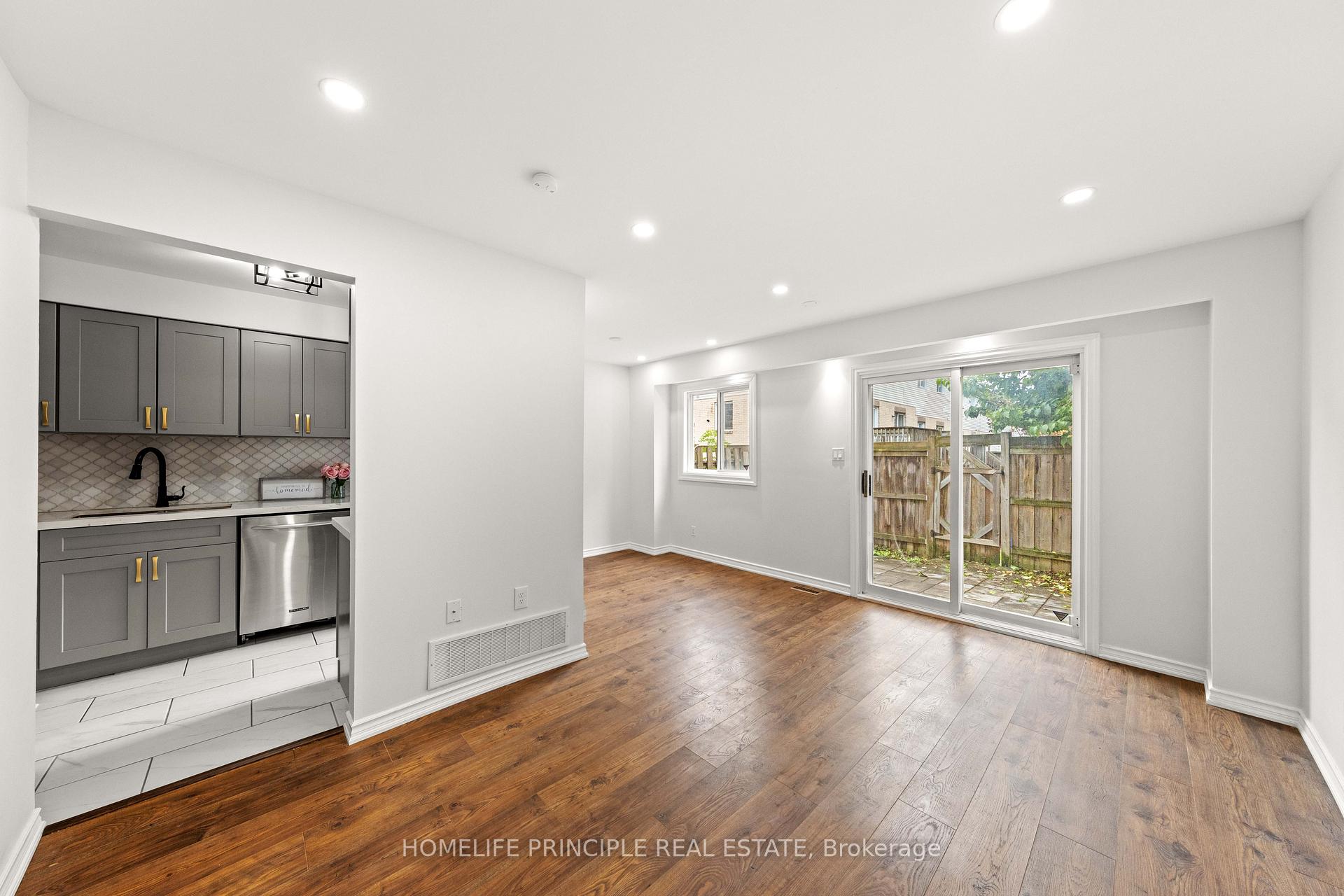 Photo 8 of Unit 16, 261 Rose Street, Barrie, Wellington — HOMEH