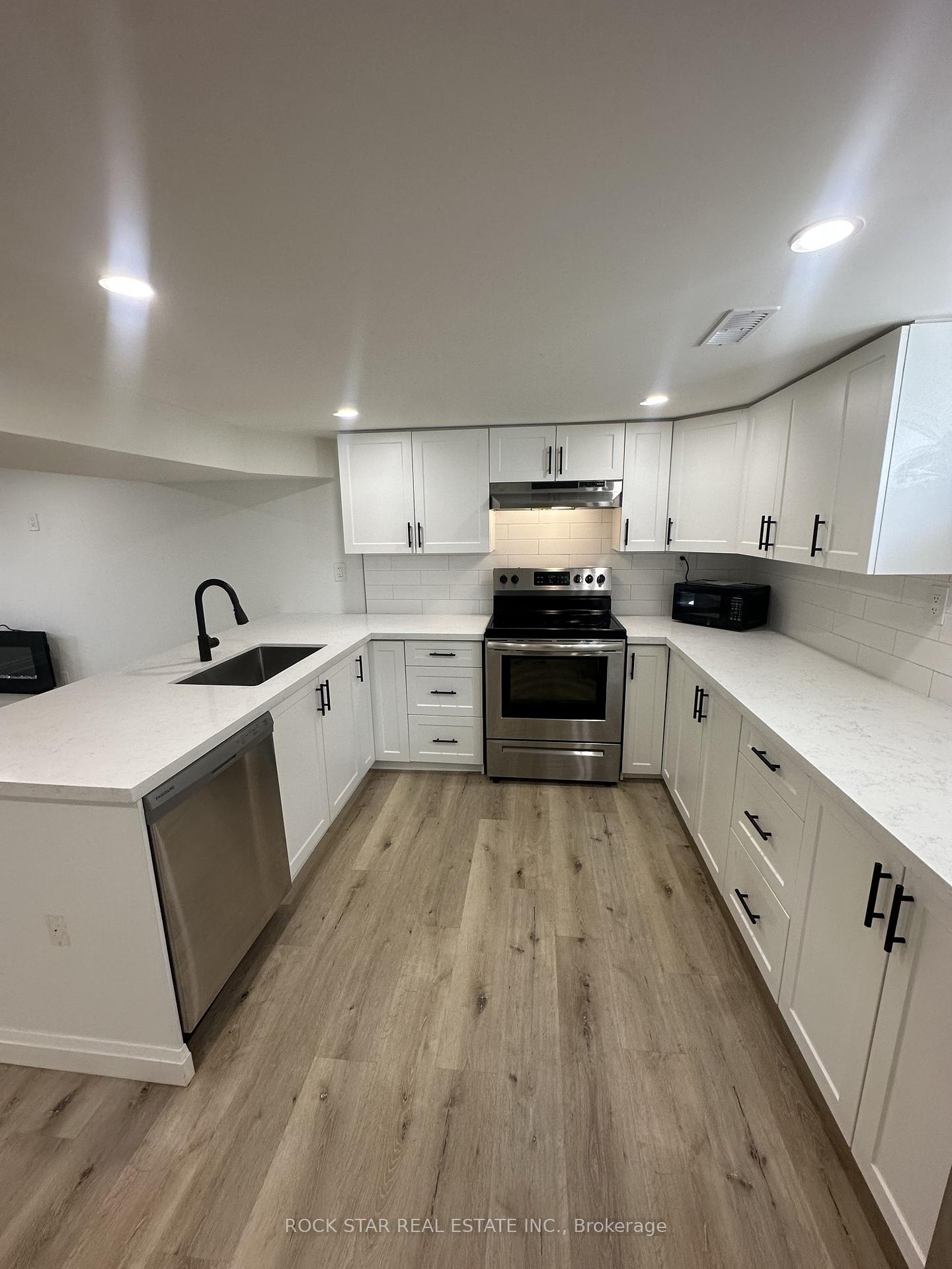Photo 1 of 175 East 5th Street, Hamilton, Centremount — HOMEH