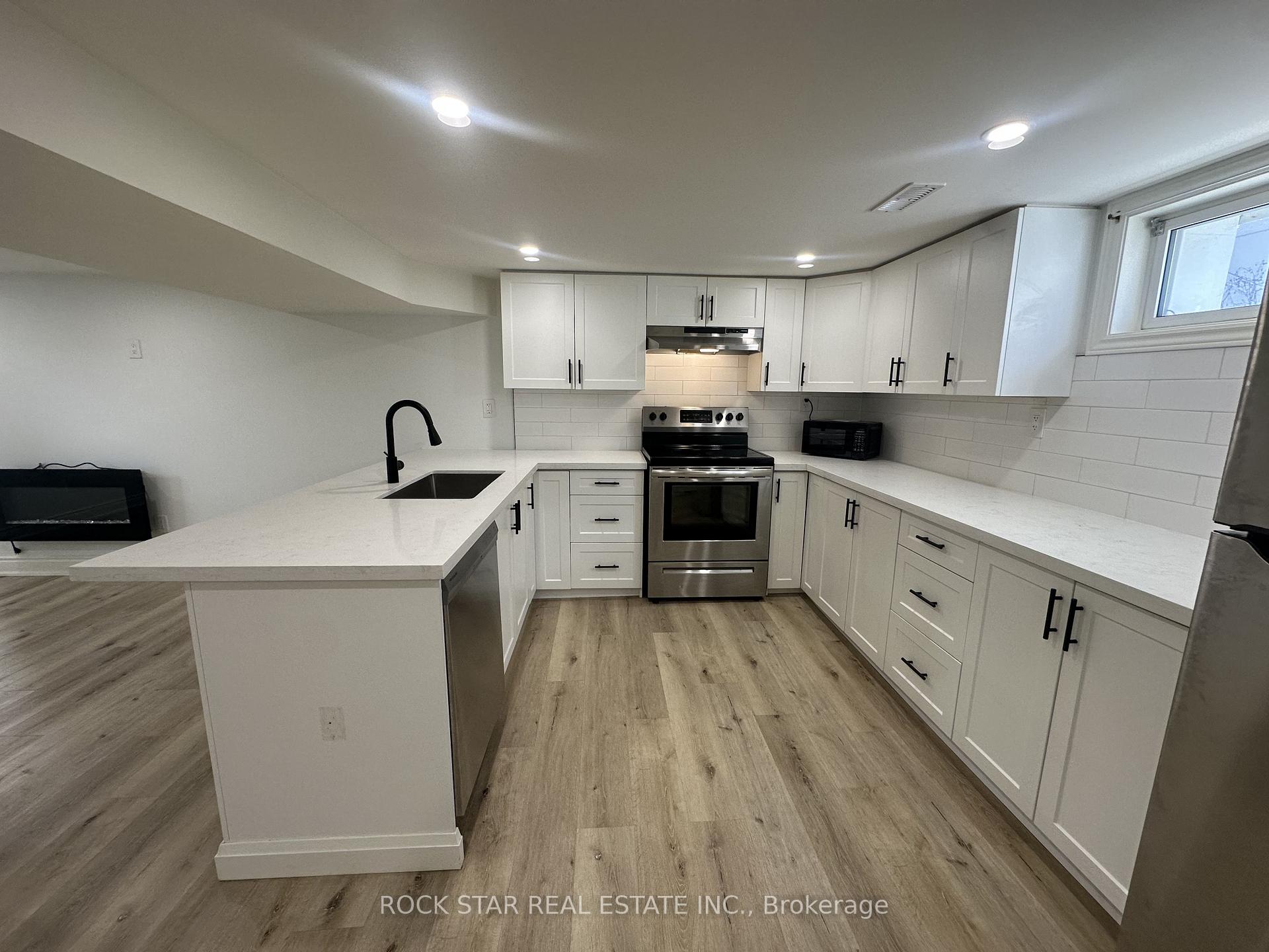 Photo 3 of 175 East 5th Street, Hamilton, Centremount — HOMEH