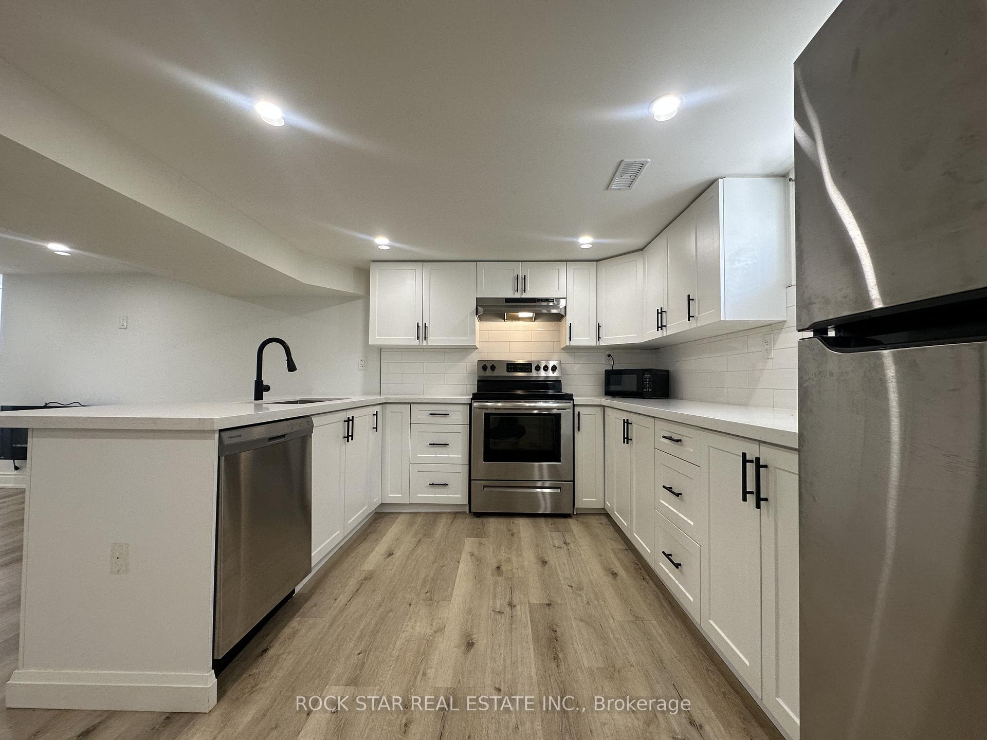 Photo 4 of 175 East 5th Street, Hamilton, Centremount — HOMEH