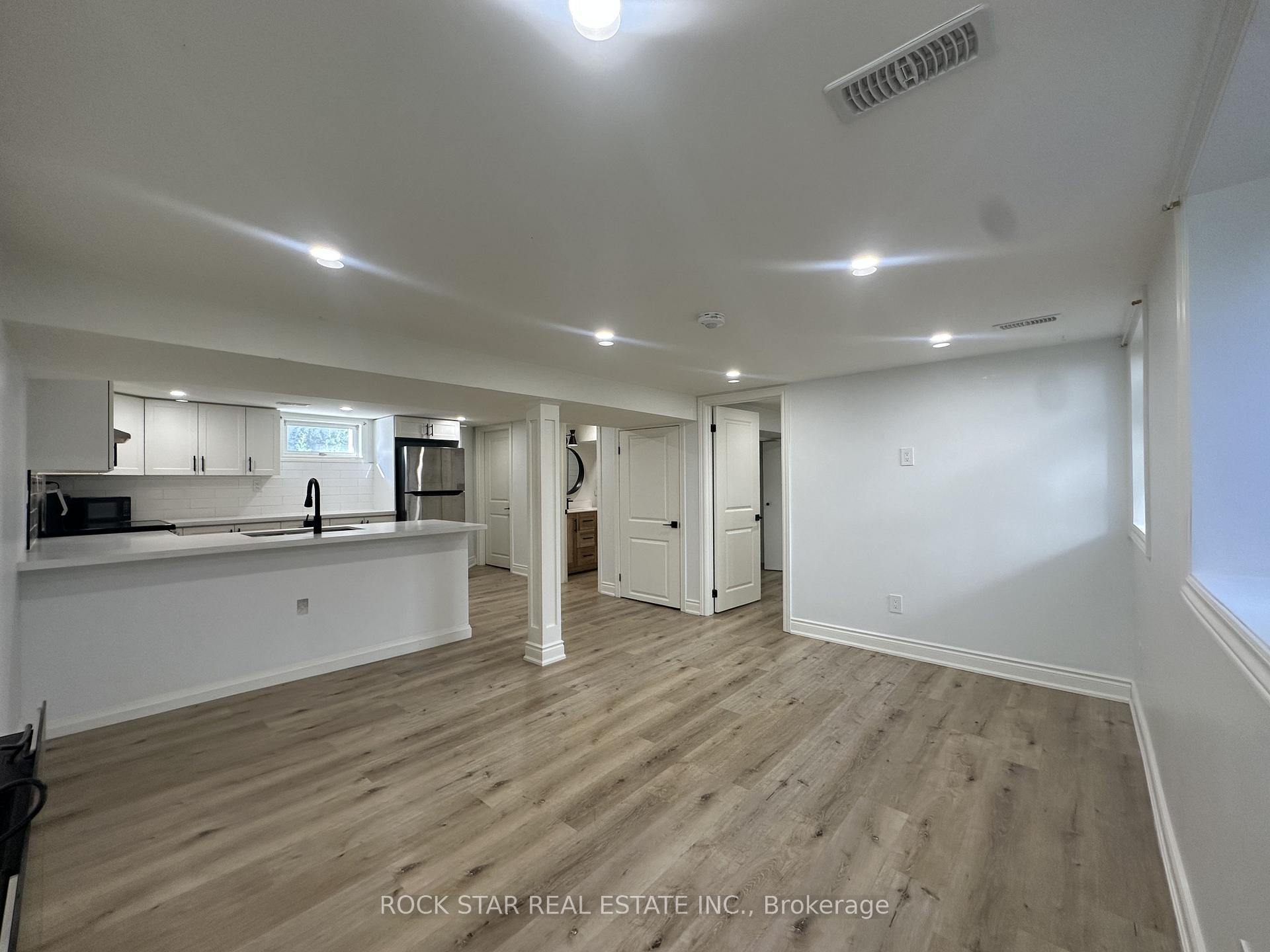 Photo 5 of 175 East 5th Street, Hamilton, Centremount — HOMEH