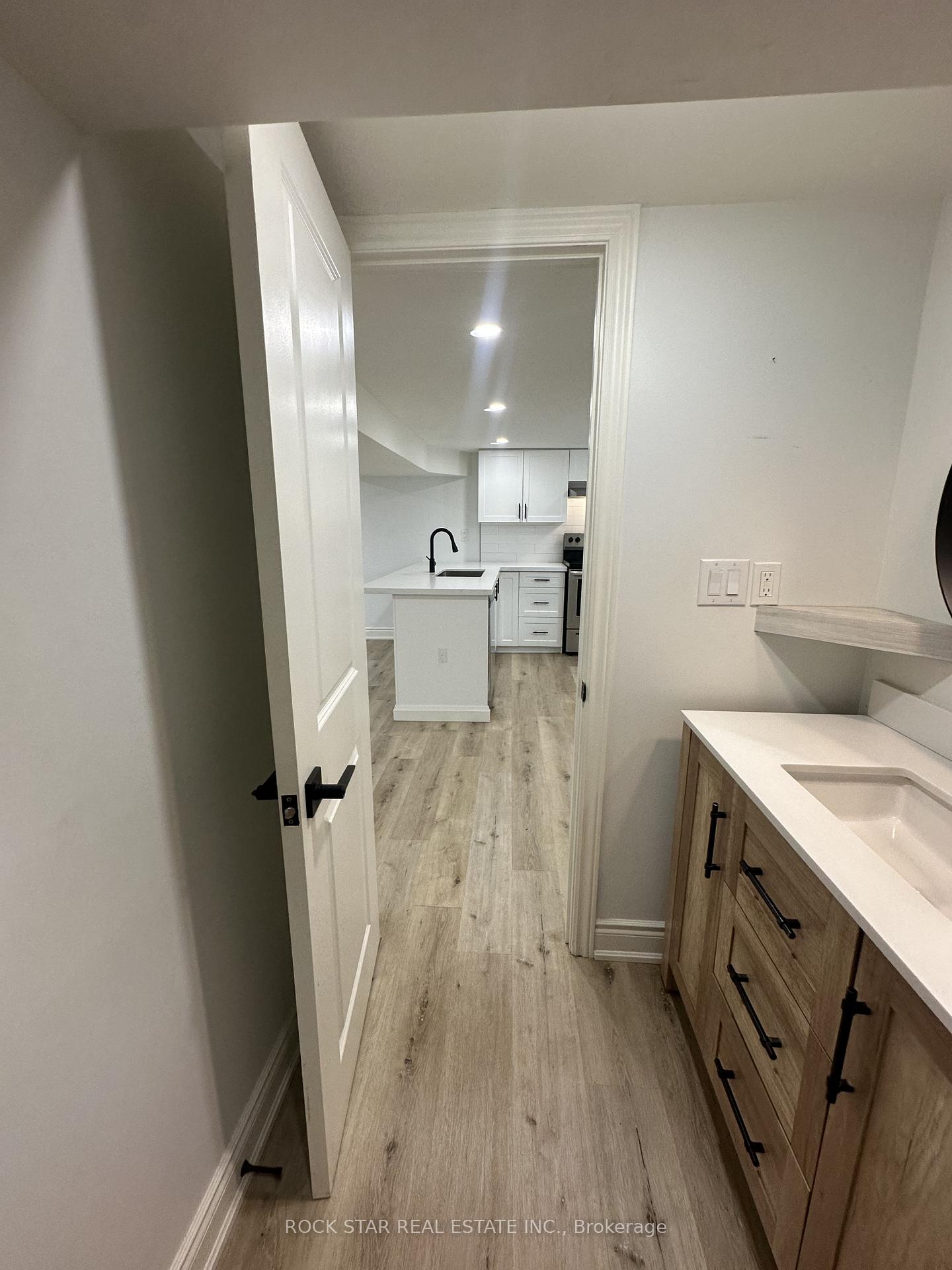 Photo 9 of 175 East 5th Street, Hamilton, Centremount — HOMEH