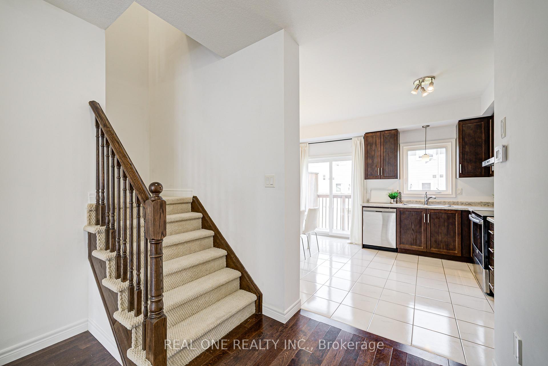 Photo 13 of 30 Barley Lane, Hamilton, Ancaster — HOMEH