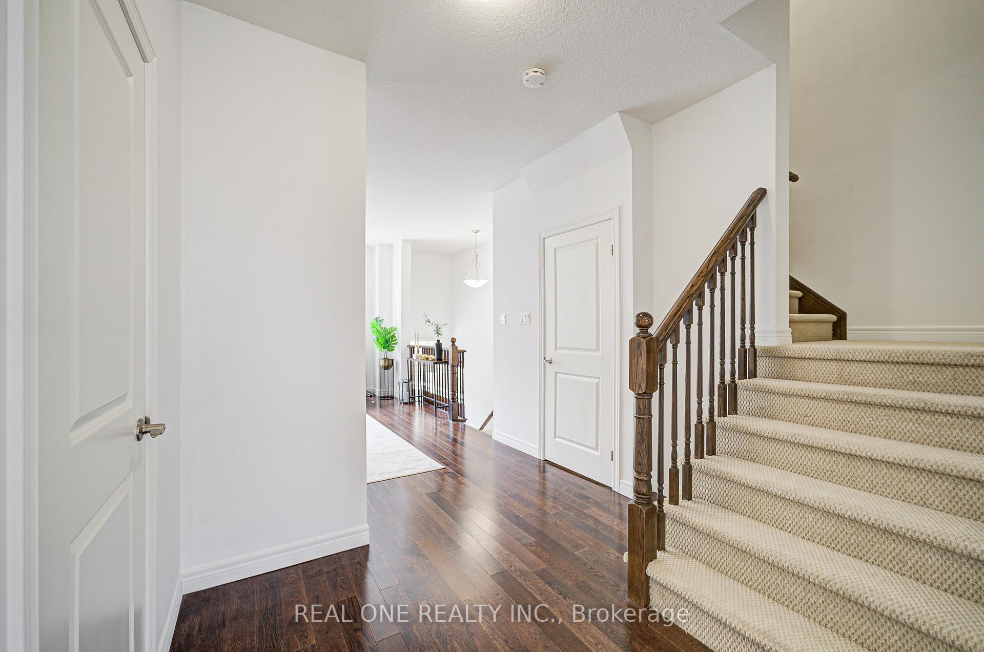Photo 14 of 30 Barley Lane, Hamilton, Ancaster — HOMEH