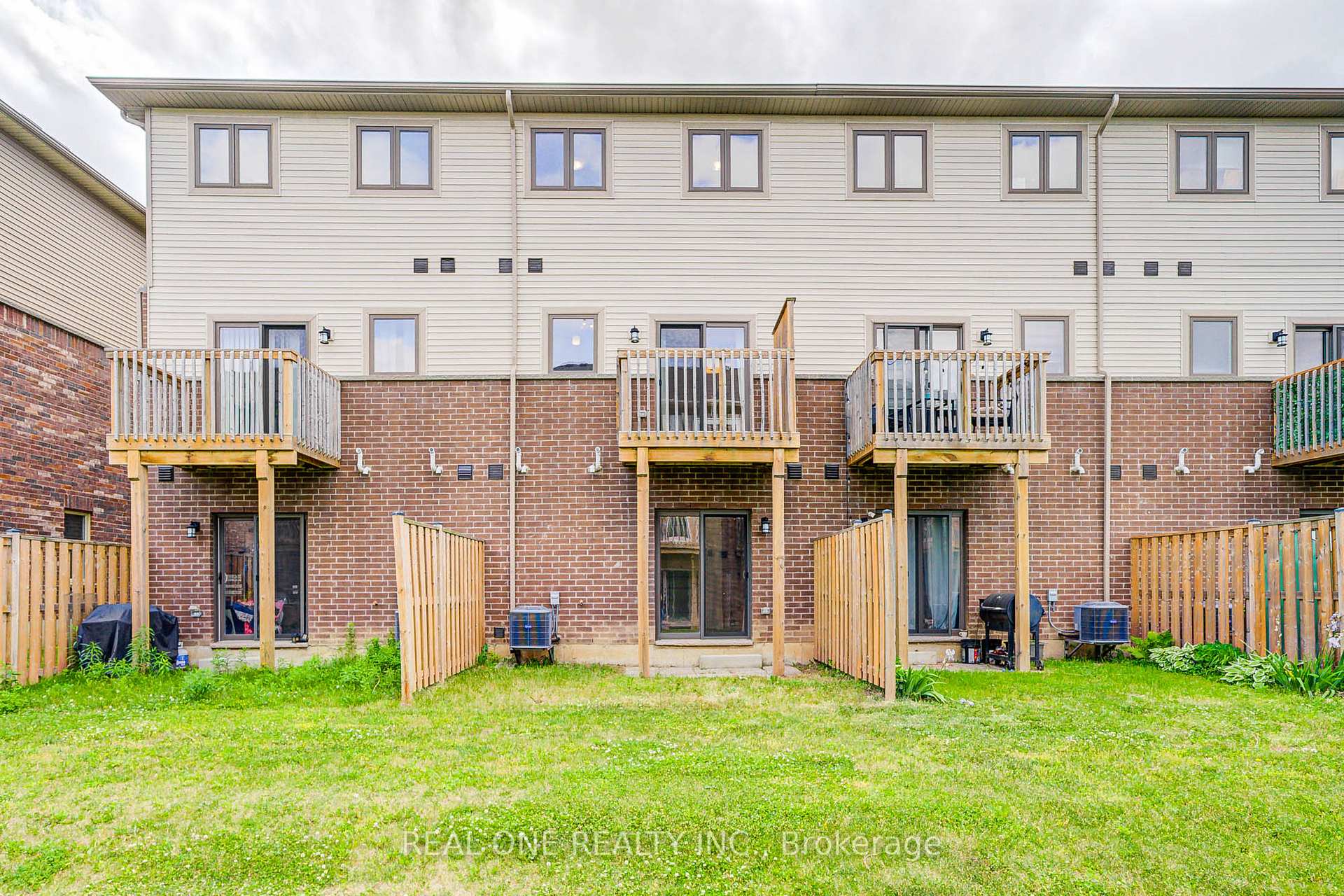Photo 33 of 30 Barley Lane, Hamilton, Ancaster — HOMEH
