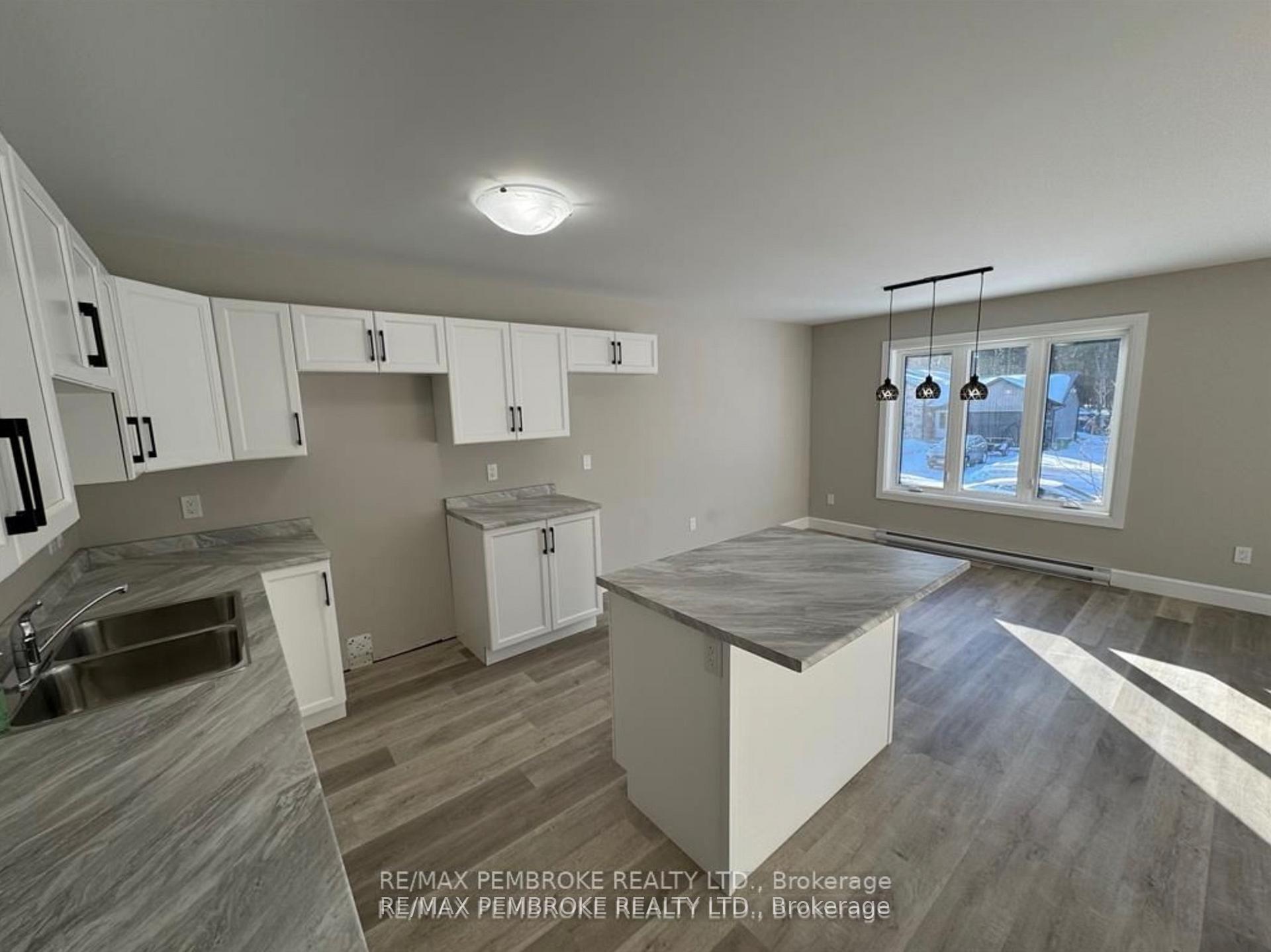 Photo 4 of 2063 Sandstone Crescent, Petawawa — HOMEH