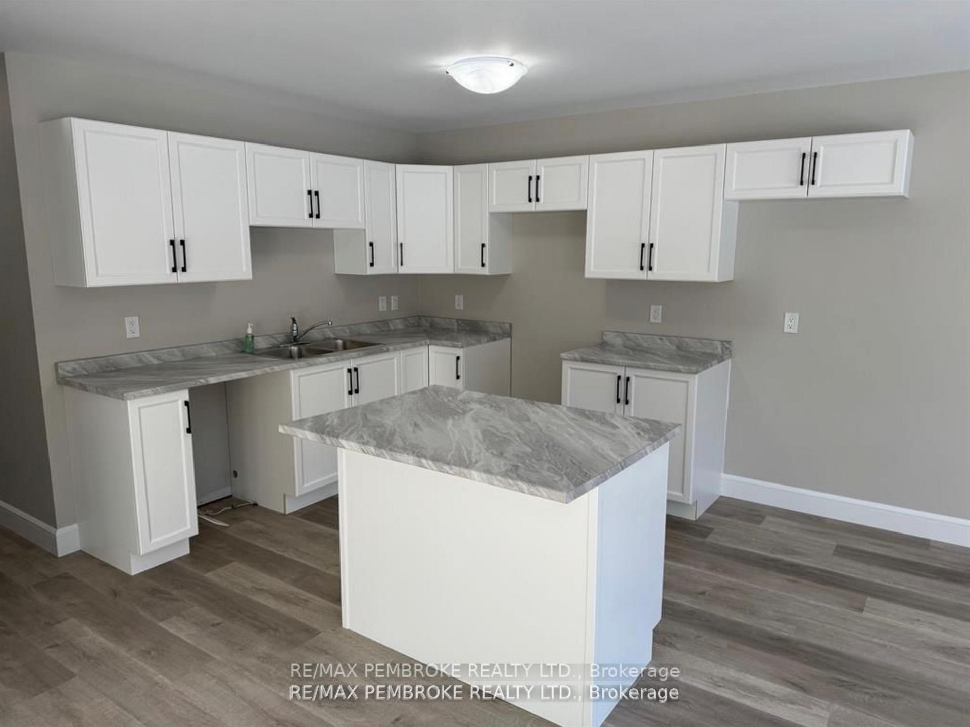 Photo 10 of 2063 Sandstone Crescent, Petawawa — HOMEH