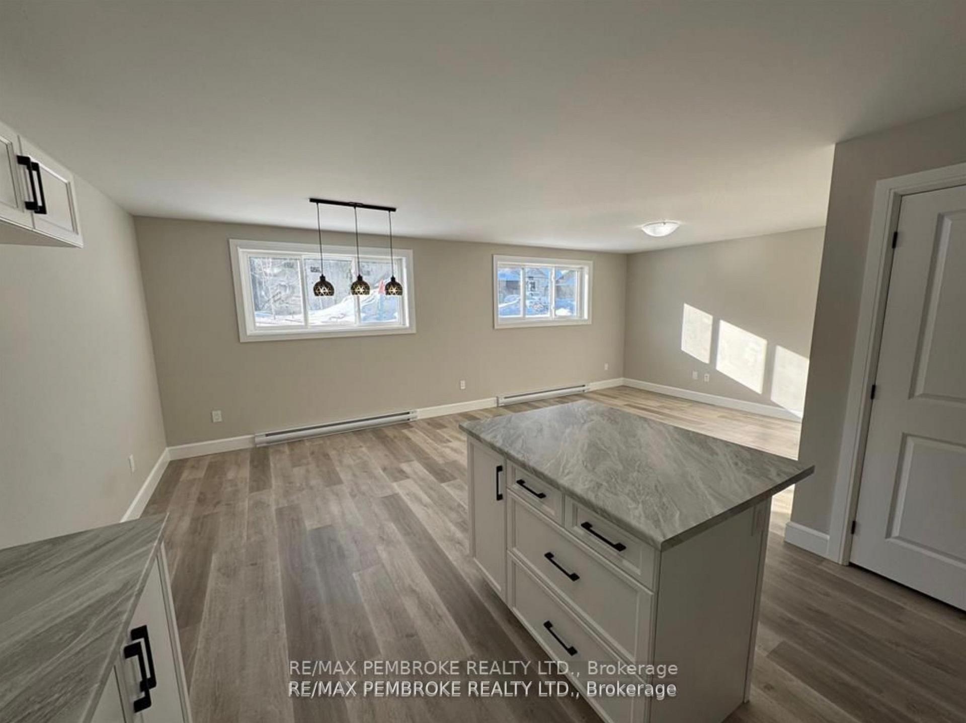 Photo 12 of 2063 Sandstone Crescent, Petawawa — HOMEH