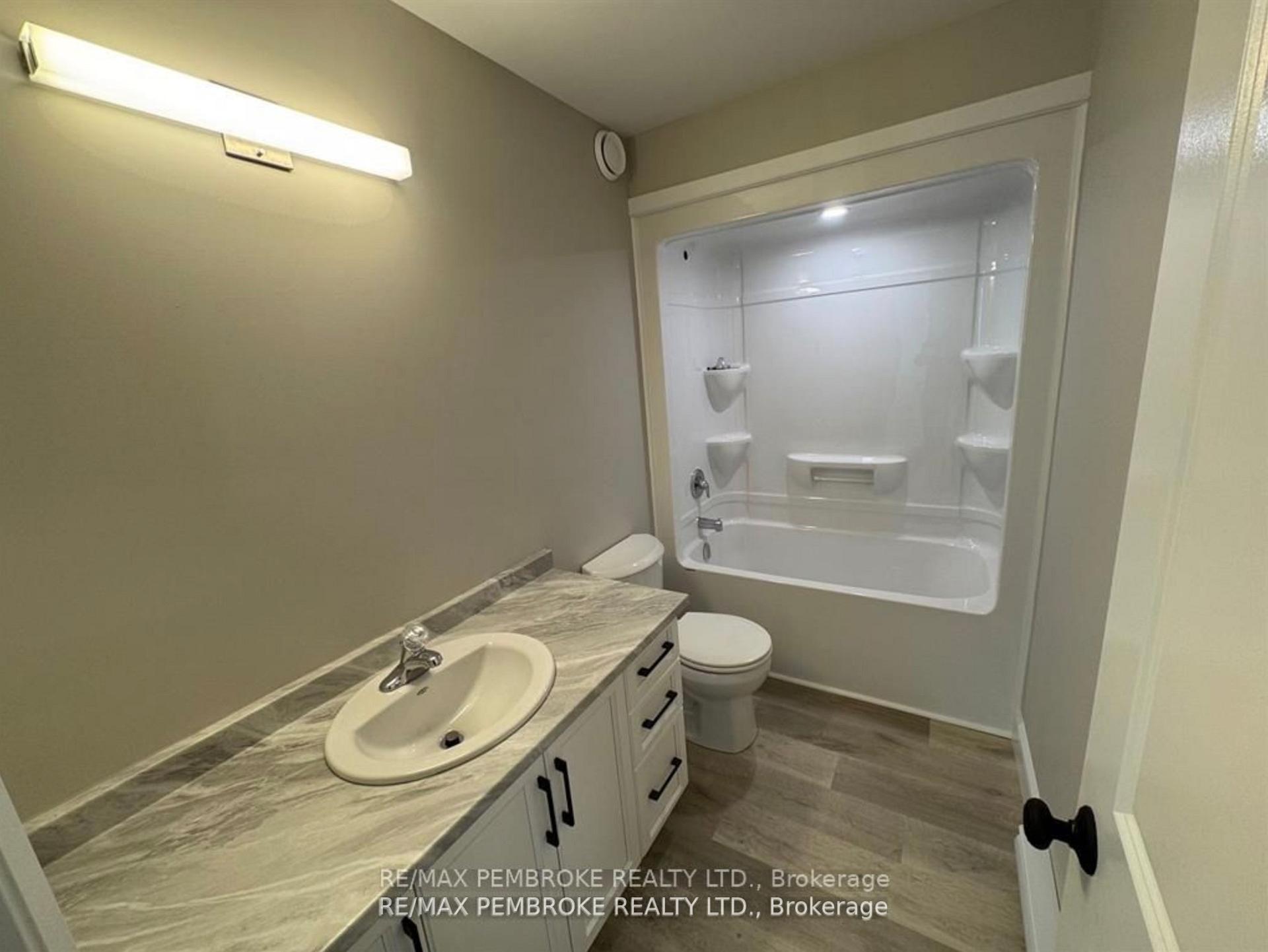 Photo 13 of 2063 Sandstone Crescent, Petawawa — HOMEH