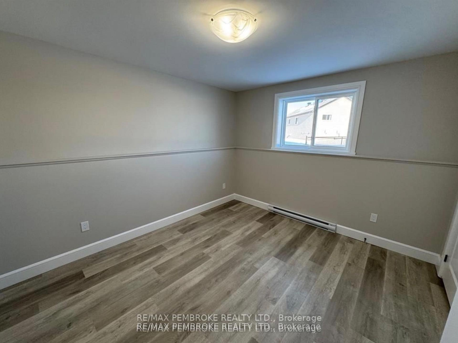Photo 16 of 2063 Sandstone Crescent, Petawawa — HOMEH
