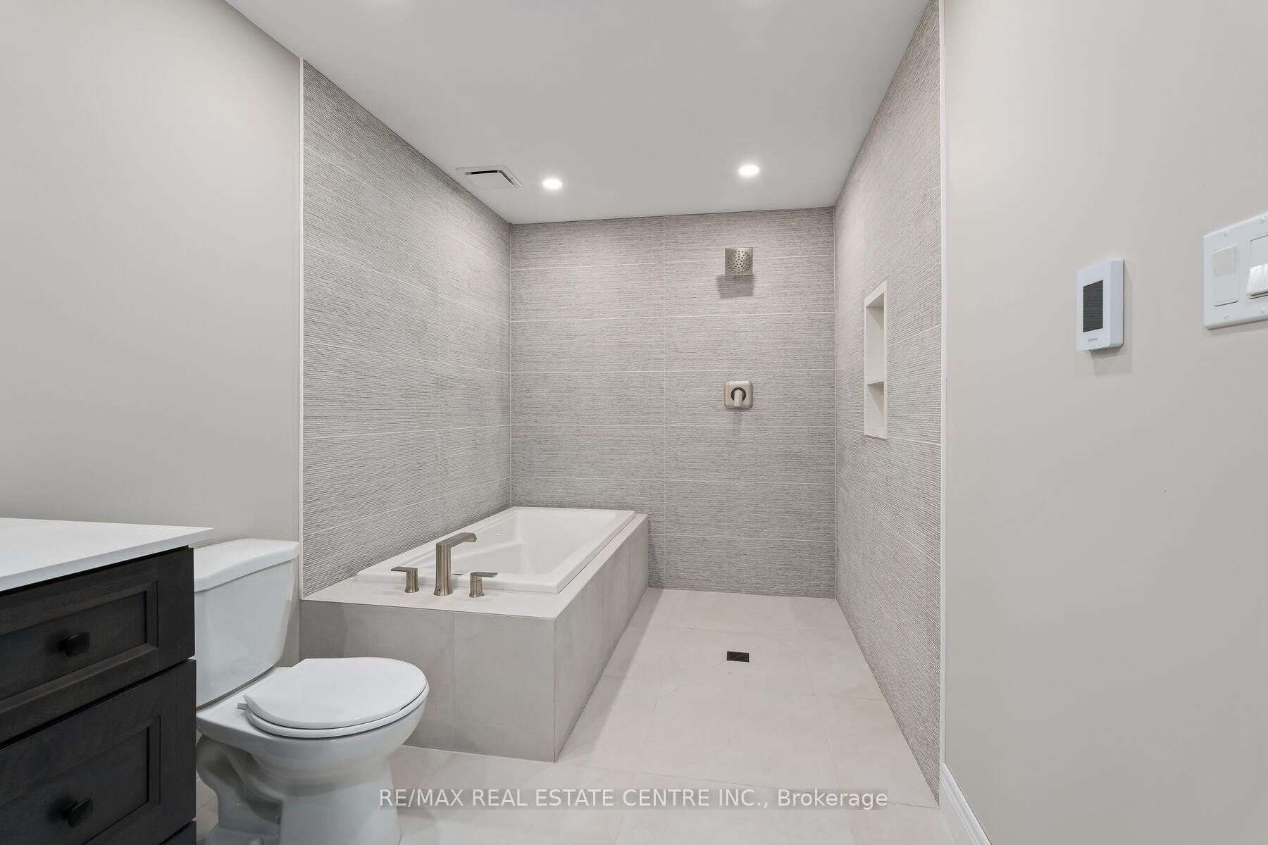 Photo 35 of 109 Crewson Court, Kitchener, Mill Courtland Woodside Park — HOMEH