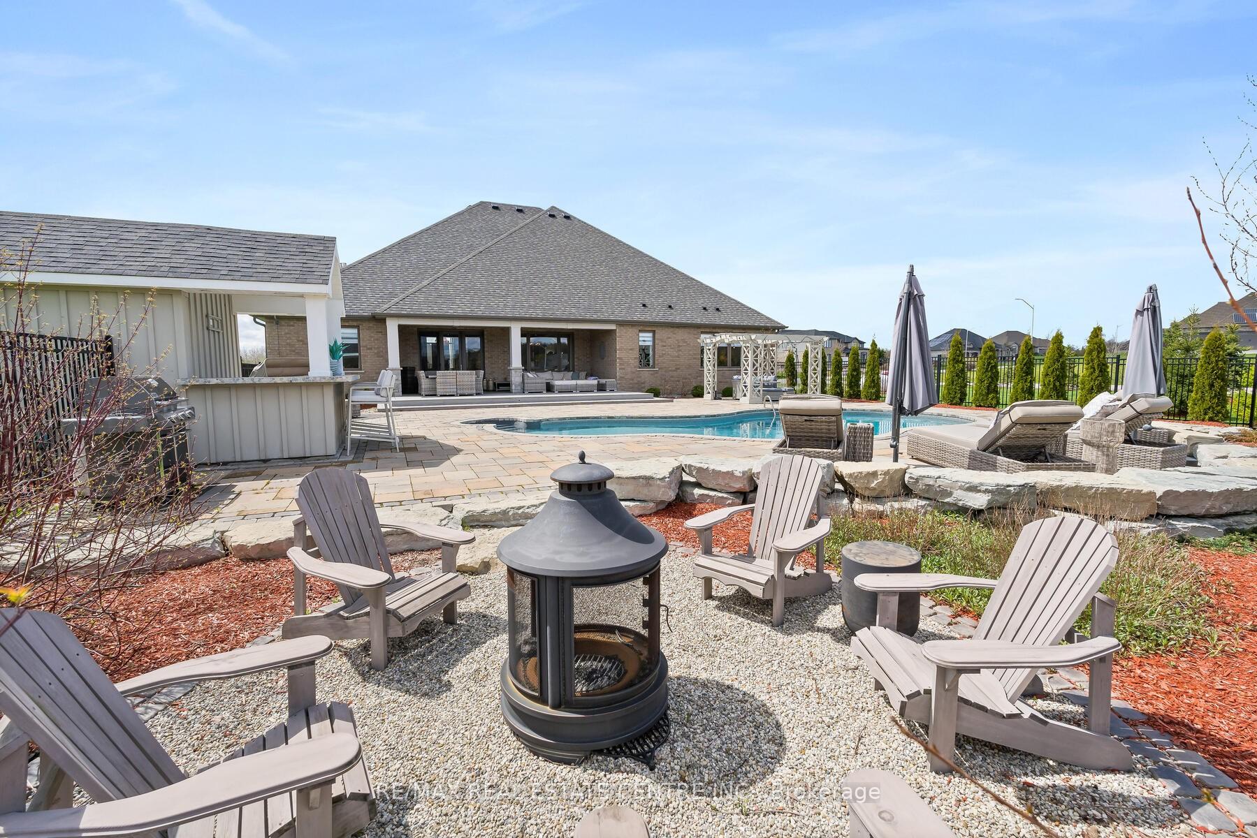 Photo 45 of 109 Crewson Court, Kitchener, Mill Courtland Woodside Park — HOMEH
