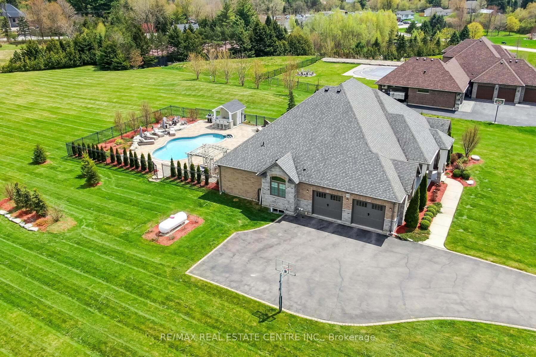 Photo 46 of 109 Crewson Court, Kitchener, Mill Courtland Woodside Park — HOMEH