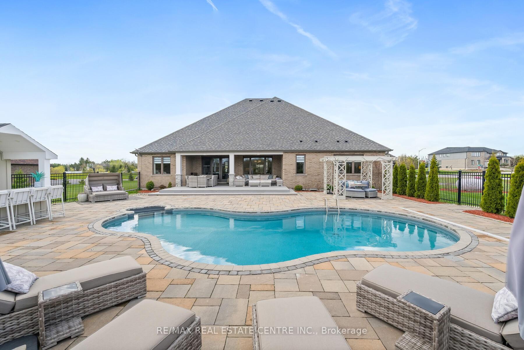 Photo 48 of 109 Crewson Court, Kitchener, Mill Courtland Woodside Park — HOMEH