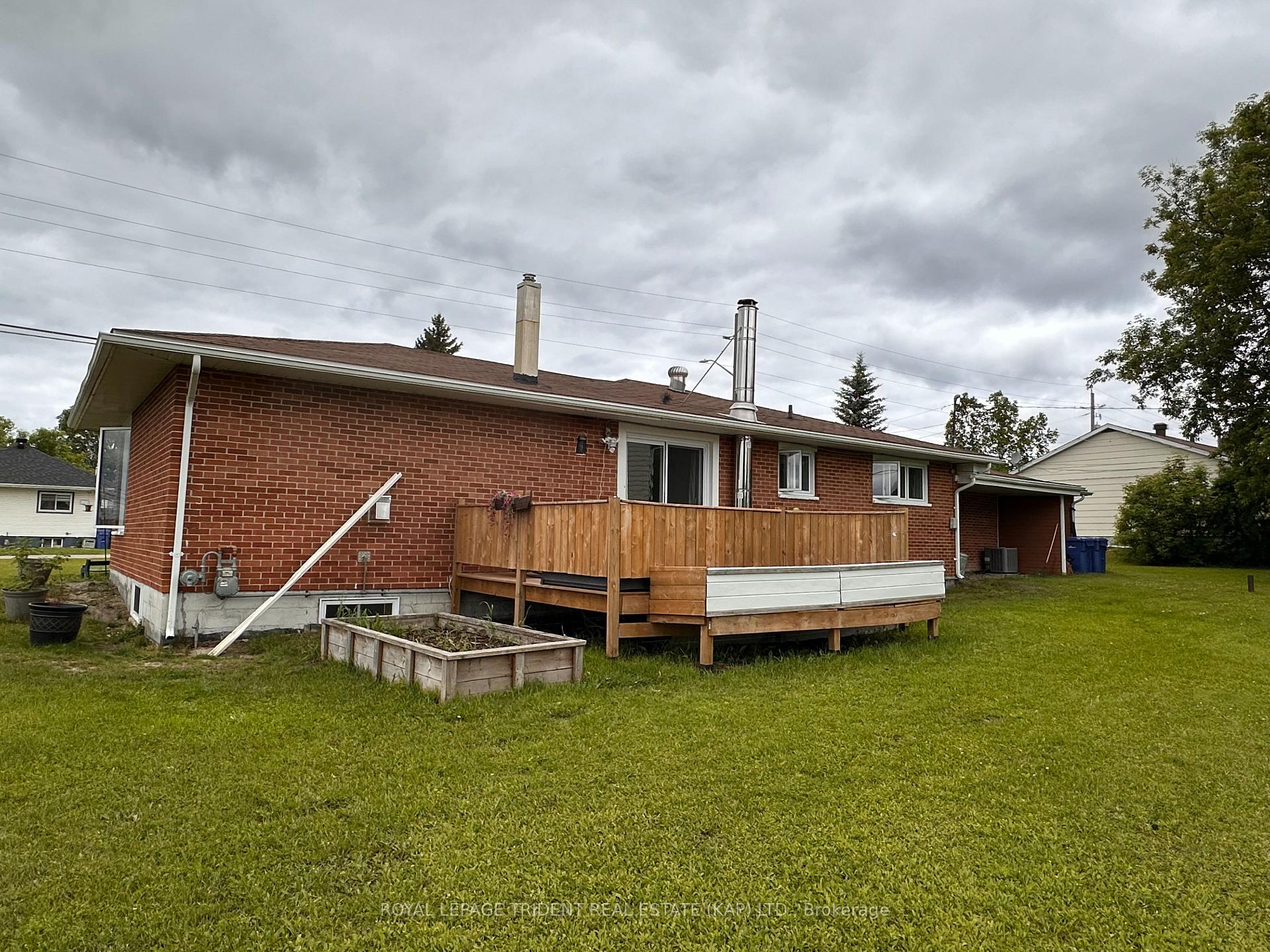 Photo 2 of 17 Ash Street, Kapuskasing — HOMEH