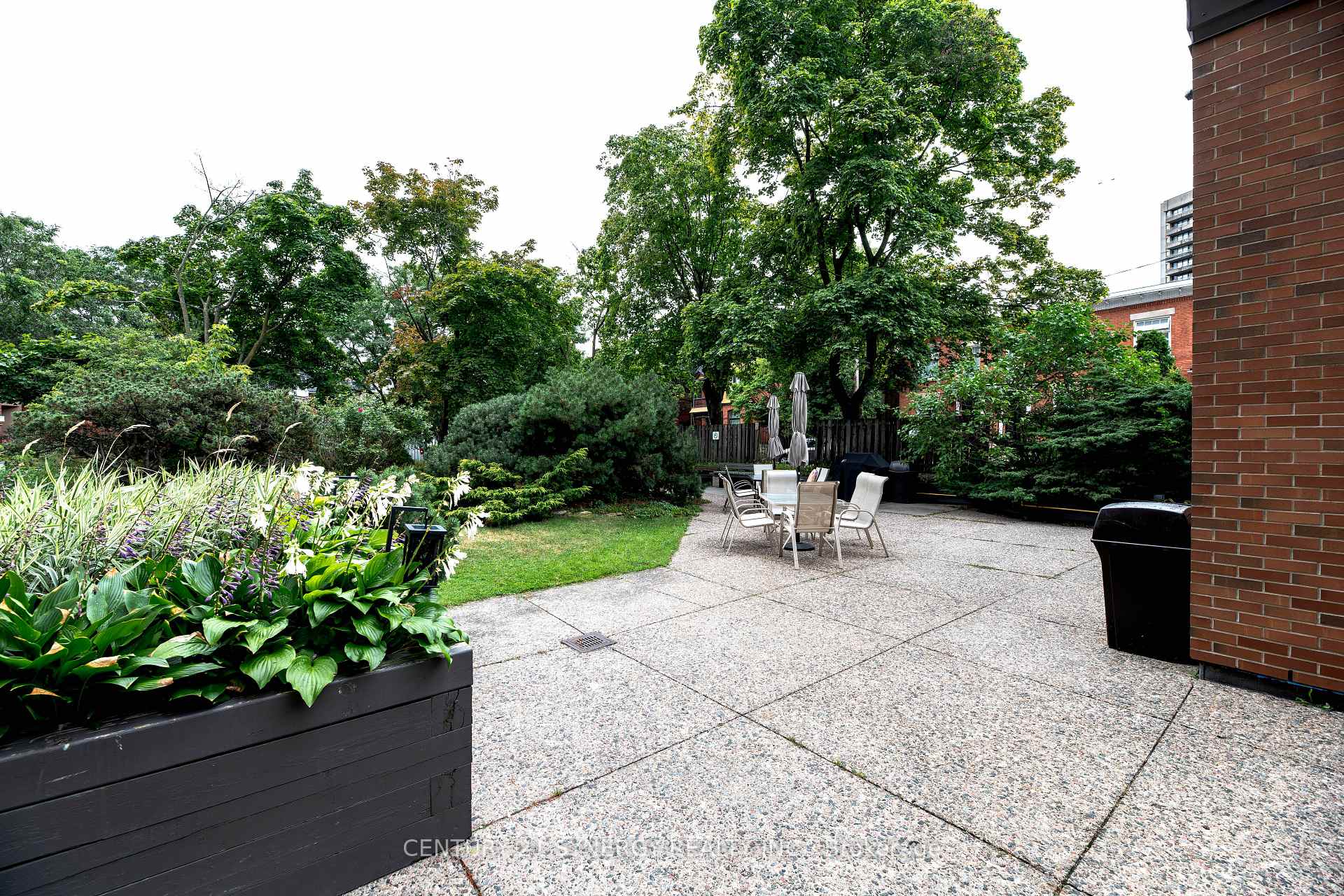 Photo 7 of Unit 403, 20 The Driveway Drive, Ottawa — HOMEH