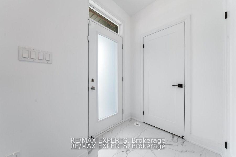 Photo 3 of 13 Shatner Turnabout Crescent, Vaughan, East Woodbridge — HOMEH