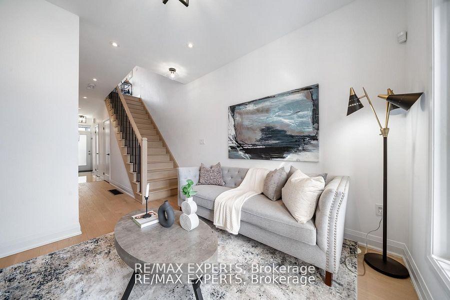 Photo 4 of 13 Shatner Turnabout Crescent, Vaughan, East Woodbridge — HOMEH