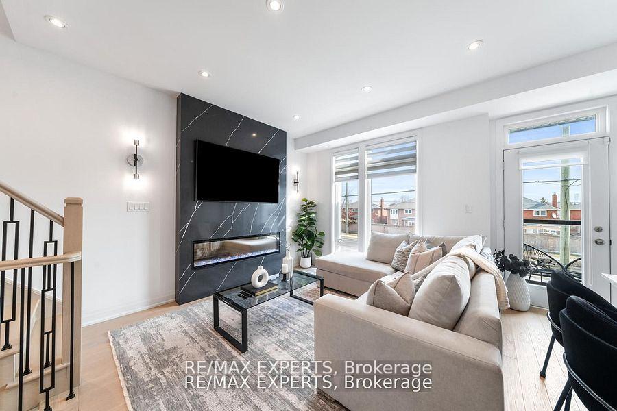 Photo 7 of 13 Shatner Turnabout Crescent, Vaughan, East Woodbridge — HOMEH