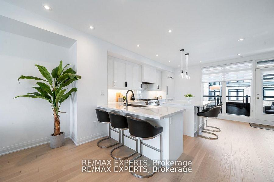 Photo 11 of 13 Shatner Turnabout Crescent, Vaughan, East Woodbridge — HOMEH