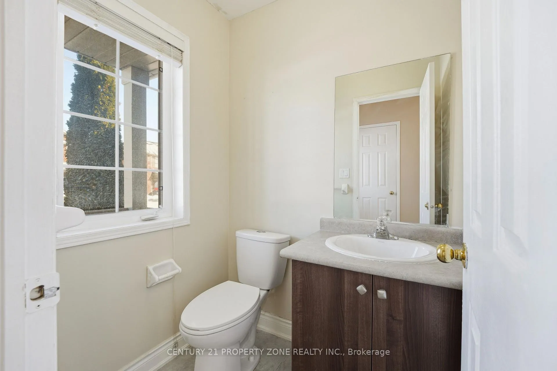 Photo 5 of Unit Upper, 50 Commodore Drive, Brampton, Credit Valley — HOMEH