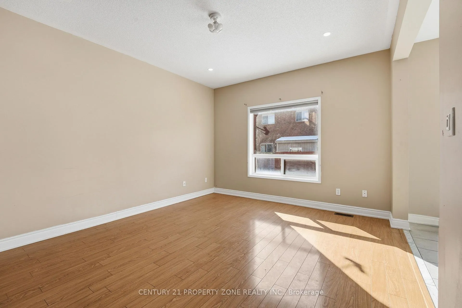 Photo 8 of Unit Upper, 50 Commodore Drive, Brampton, Credit Valley — HOMEH