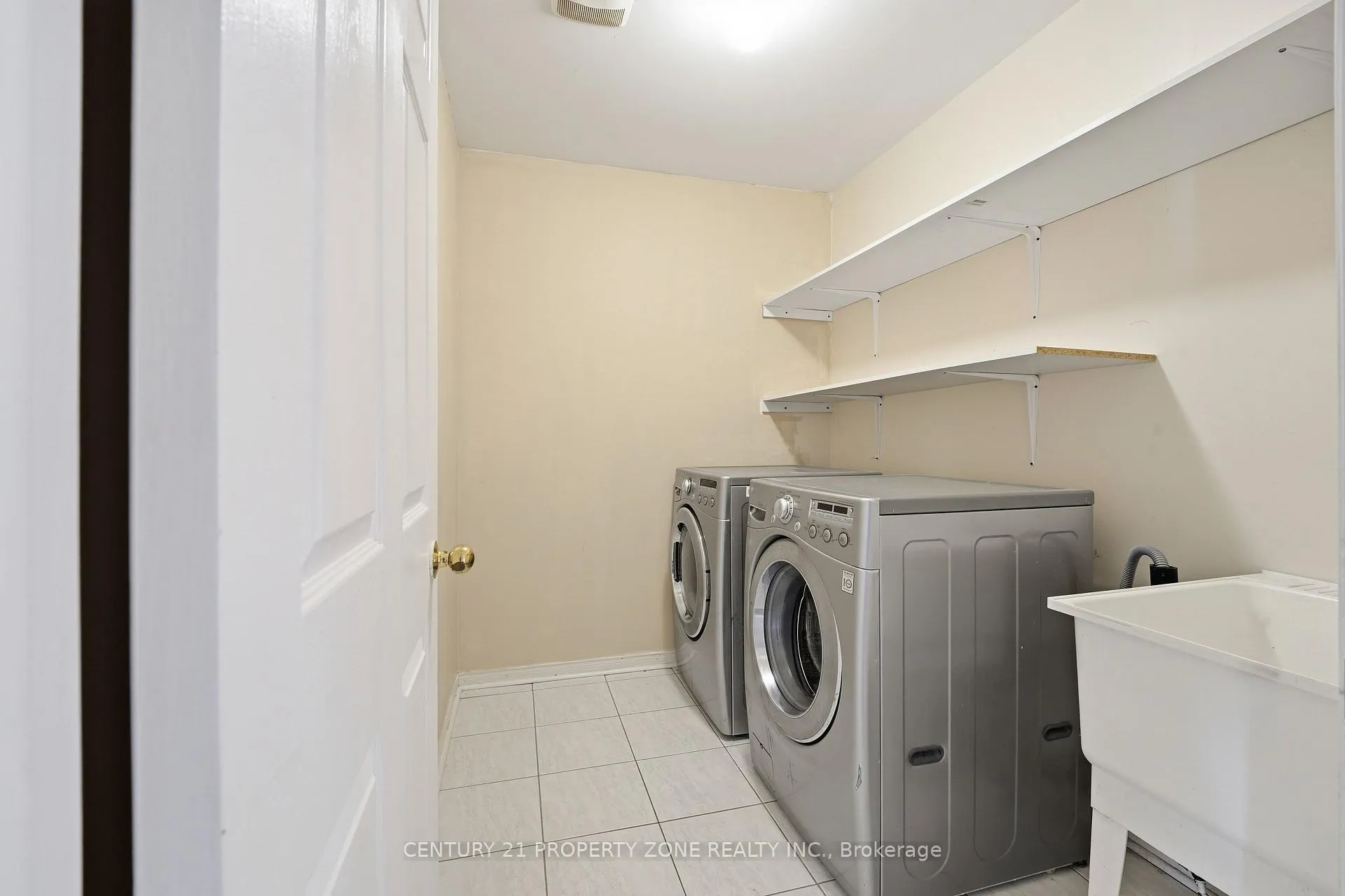 Photo 25 of Unit Upper, 50 Commodore Drive, Brampton, Credit Valley — HOMEH