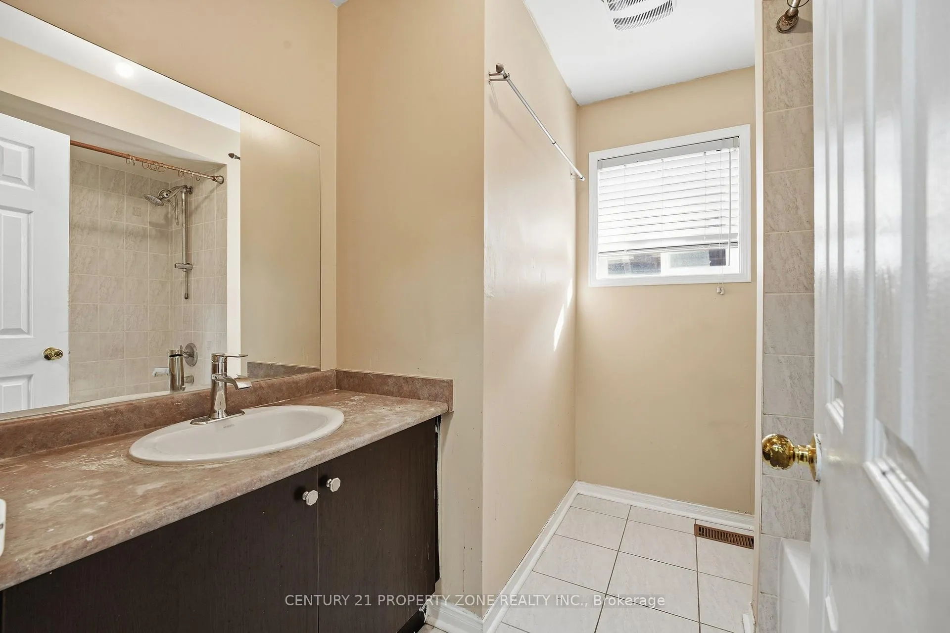 Photo 26 of Unit Upper, 50 Commodore Drive, Brampton, Credit Valley — HOMEH