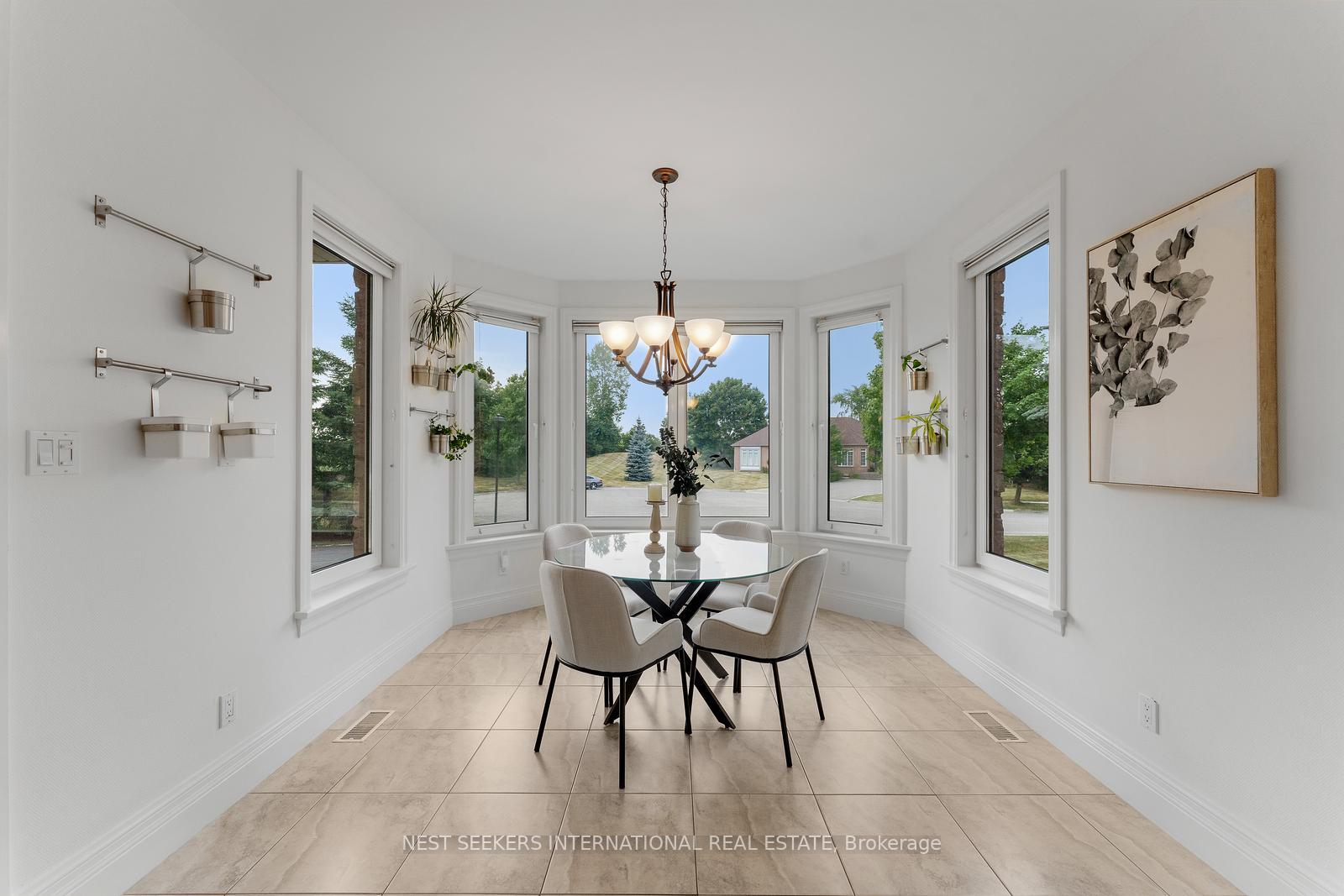 Photo 4 of 42 Witherspoon Way, King, Nobleton — HOMEH
