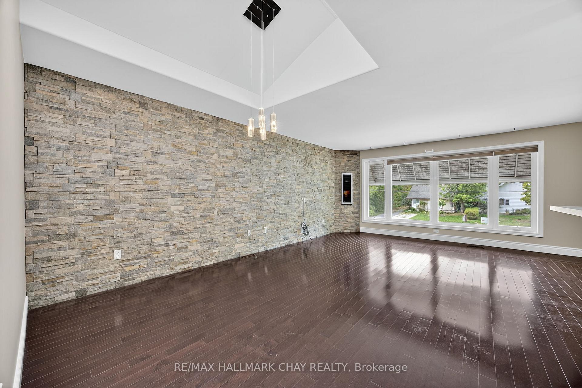 Photo 9 of 151 Berczy Street, Barrie, Codrington — HOMEH