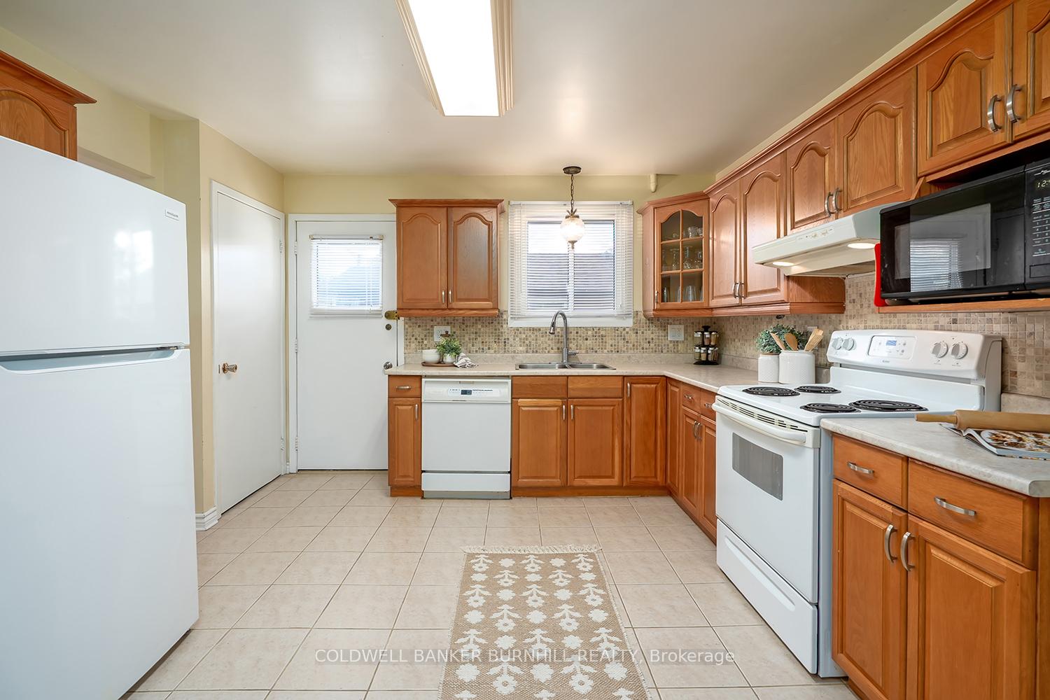Photo 16 of 177 Lavina Crescent, Hamilton, Mountview — HOMEH