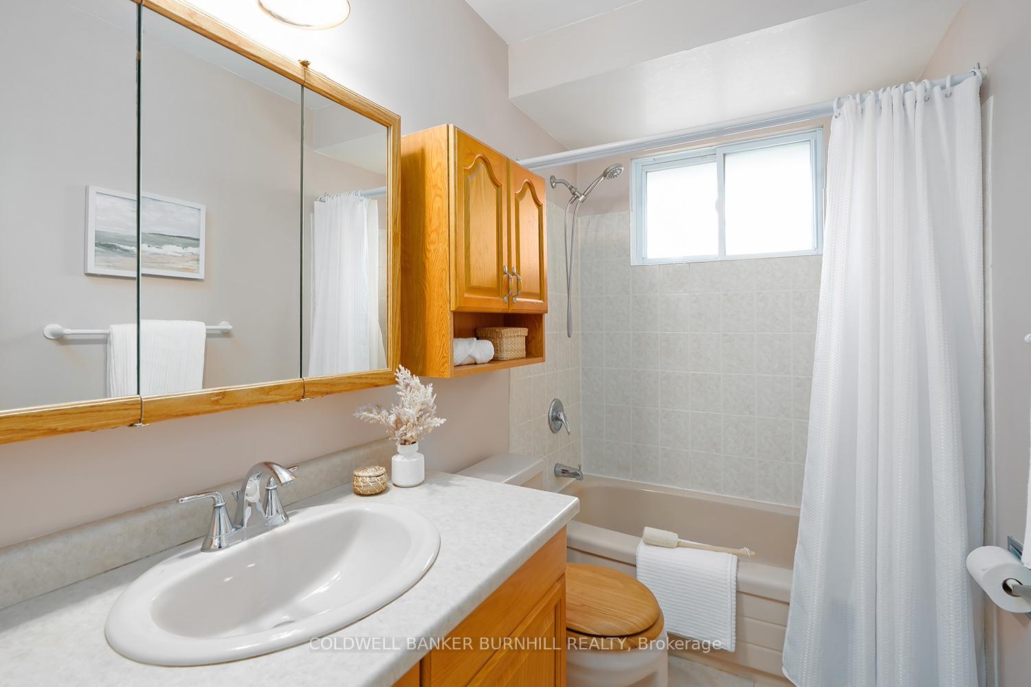 Photo 23 of 177 Lavina Crescent, Hamilton, Mountview — HOMEH