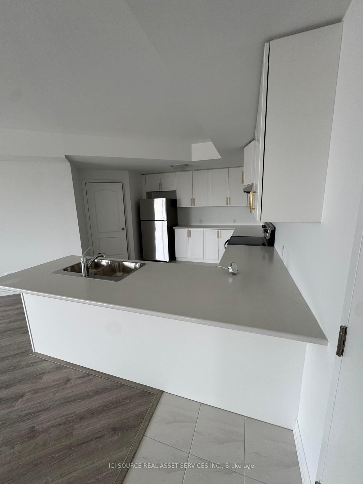 Photo 2 of Unit 203, 439 Dougall Avenue, Caledon, Rural Caledon — HOMEH