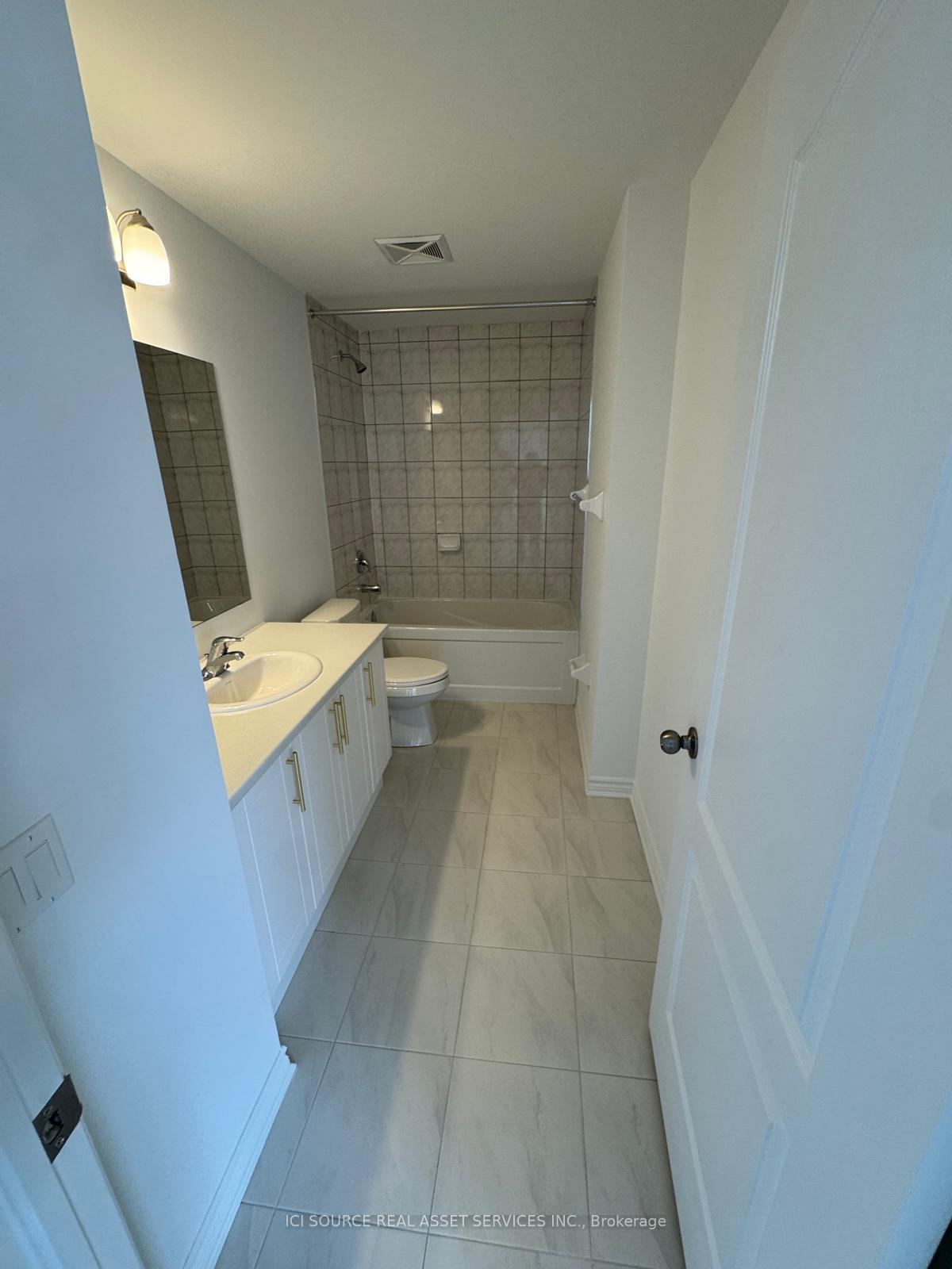Photo 20 of Unit 203, 439 Dougall Avenue, Caledon, Rural Caledon — HOMEH