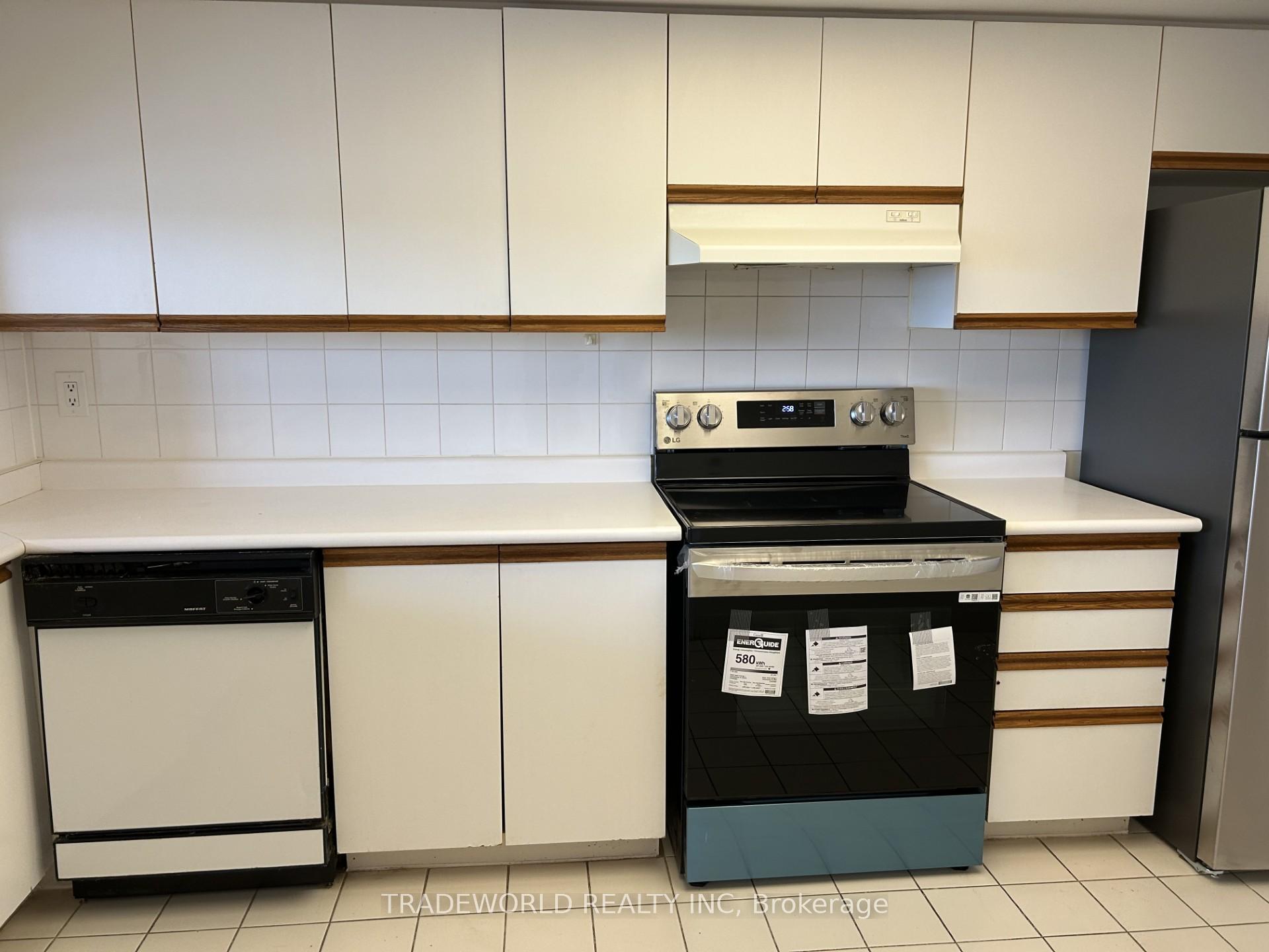 Photo 9 of Unit 1223, 7825 Bayview Avenue, Markham, Aileen-Willowbrook — HOMEH