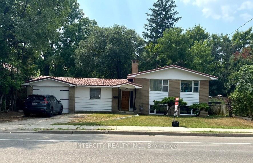 Photo 3 of 63 Centre Street N, Brampton, Brampton North — HOMEH