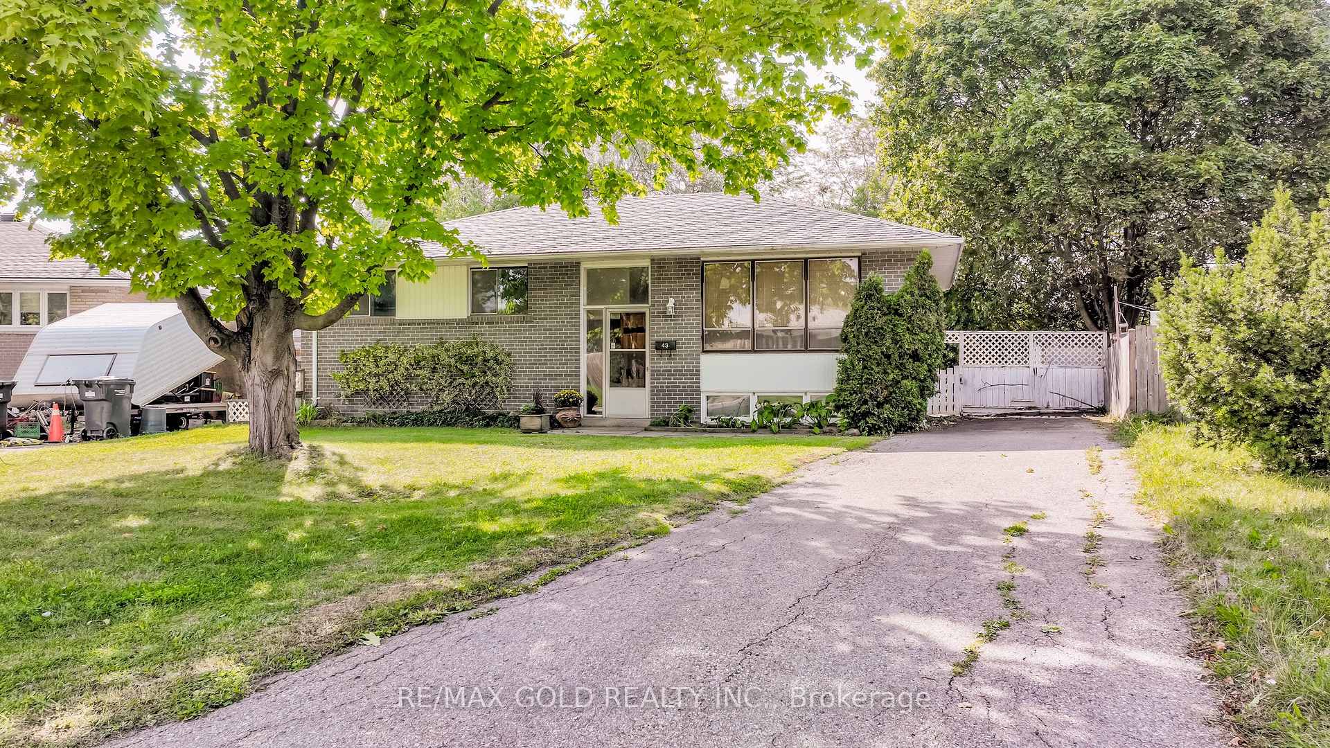 Photo 1 of 43 Alexandria Crescent, Brampton, Avondale — HOMEH