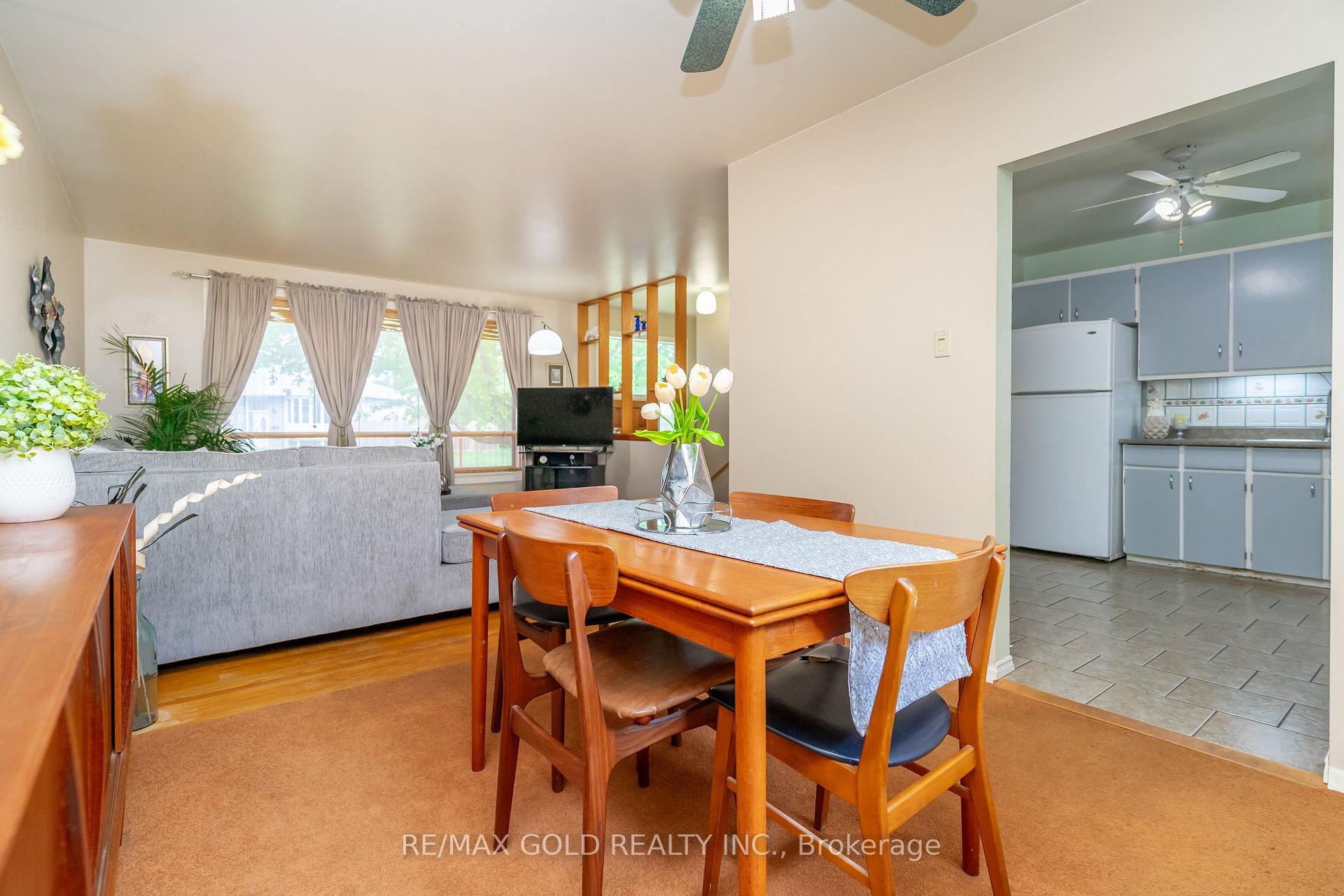 Photo 10 of 43 Alexandria Crescent, Brampton, Avondale — HOMEH