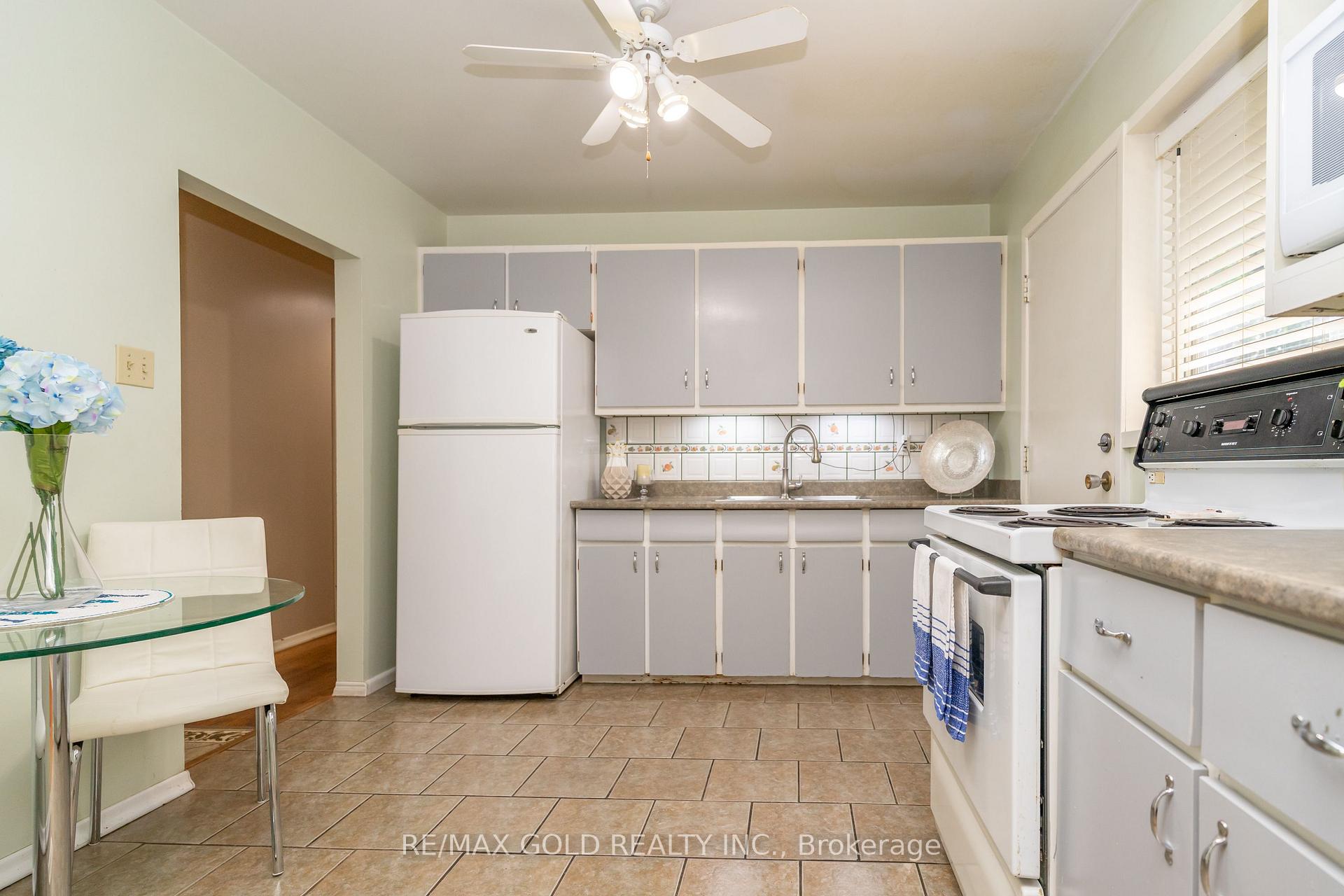 Photo 12 of 43 Alexandria Crescent, Brampton, Avondale — HOMEH