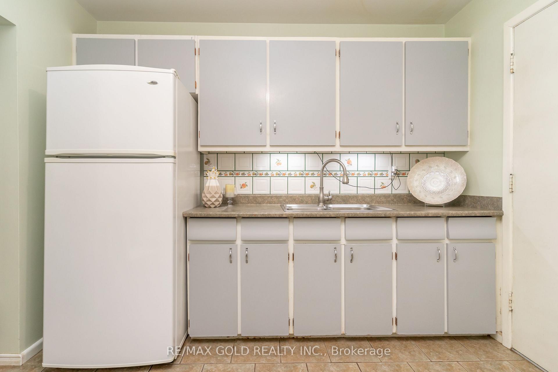 Photo 14 of 43 Alexandria Crescent, Brampton, Avondale — HOMEH