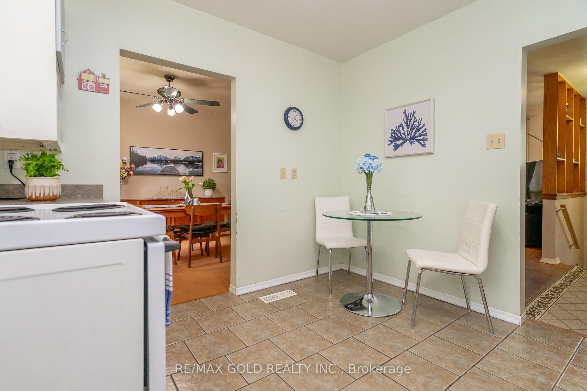 Photo 15 of 43 Alexandria Crescent, Brampton, Avondale — HOMEH